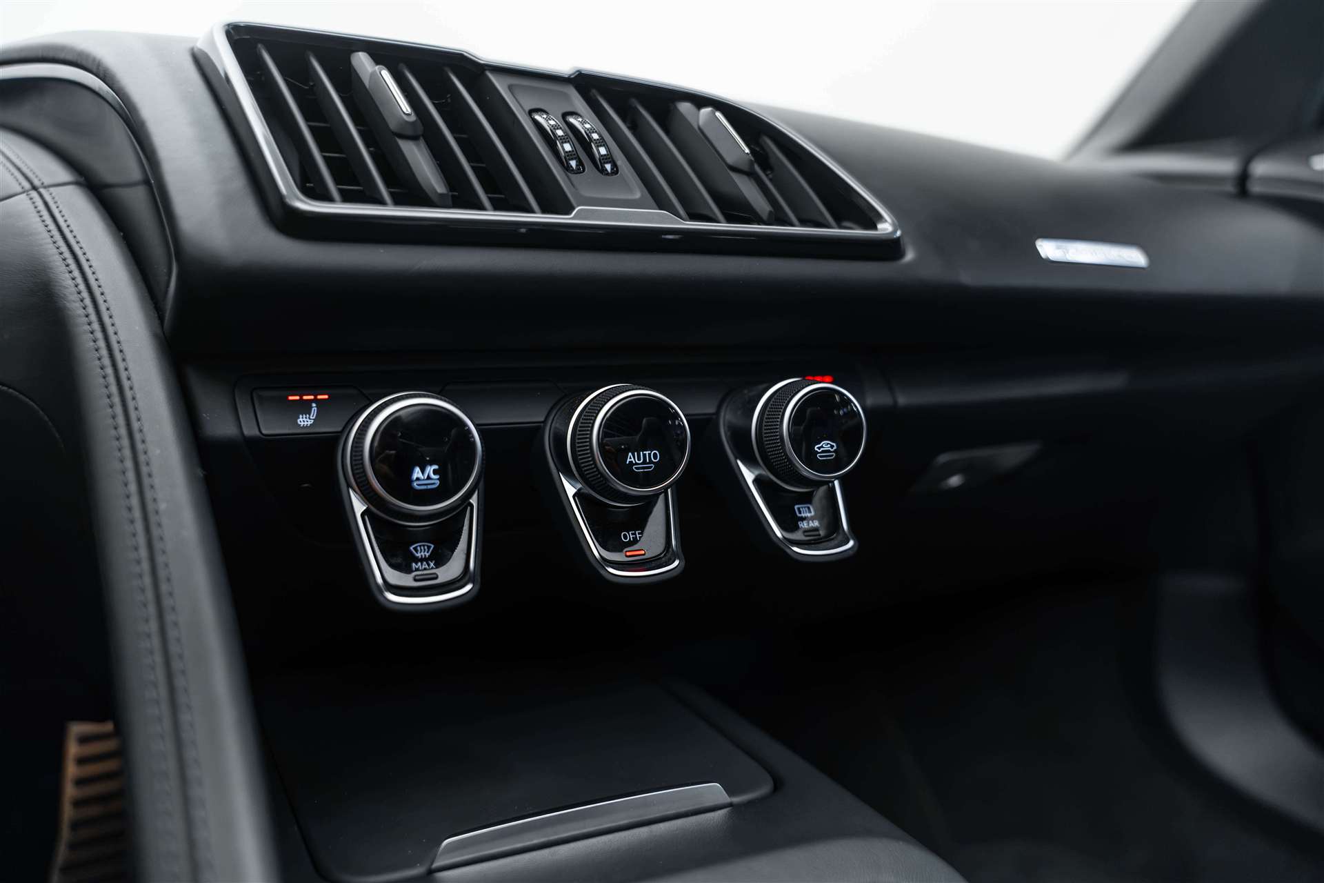 AUDI R8 Spyder 570PS S-Tronic Automat-image-18