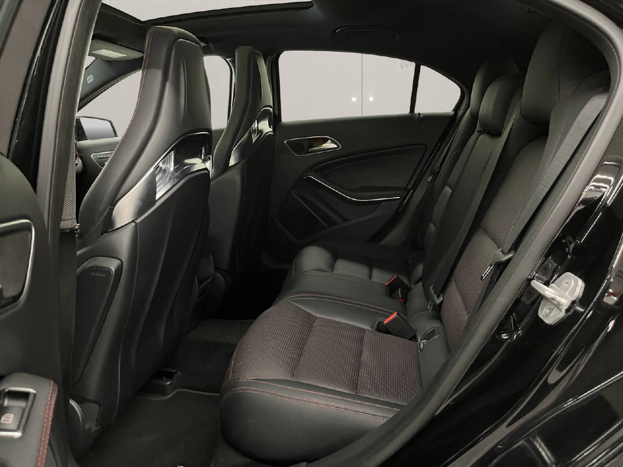 MERCEDES-BENZ A-Klasse W176 A 45 AMG 4m-image-12