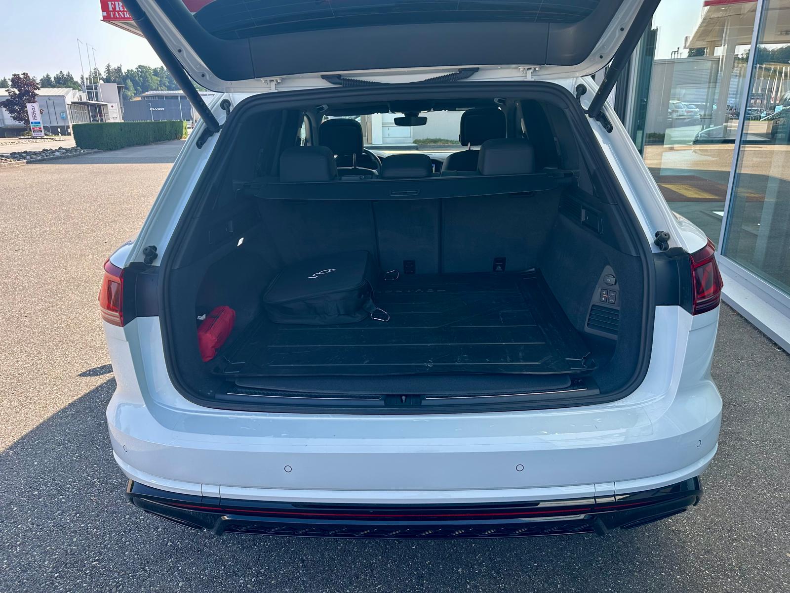VW Touareg 3.0 TSI eHybrid R Tiptronic-image-28