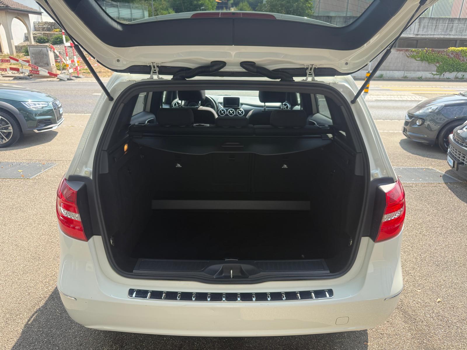 MERCEDES-BENZ B 220 4Matic 7G-DCT-image-15
