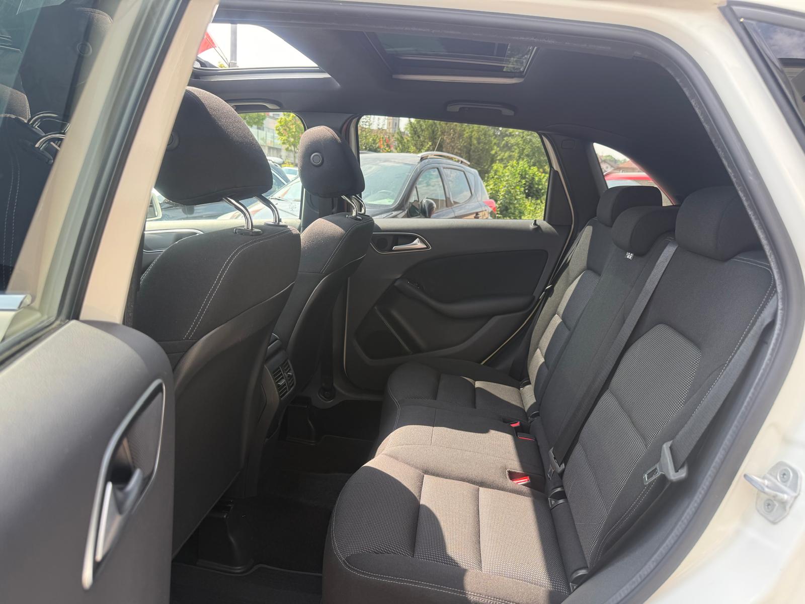 MERCEDES-BENZ B 220 4Matic 7G-DCT-image-12