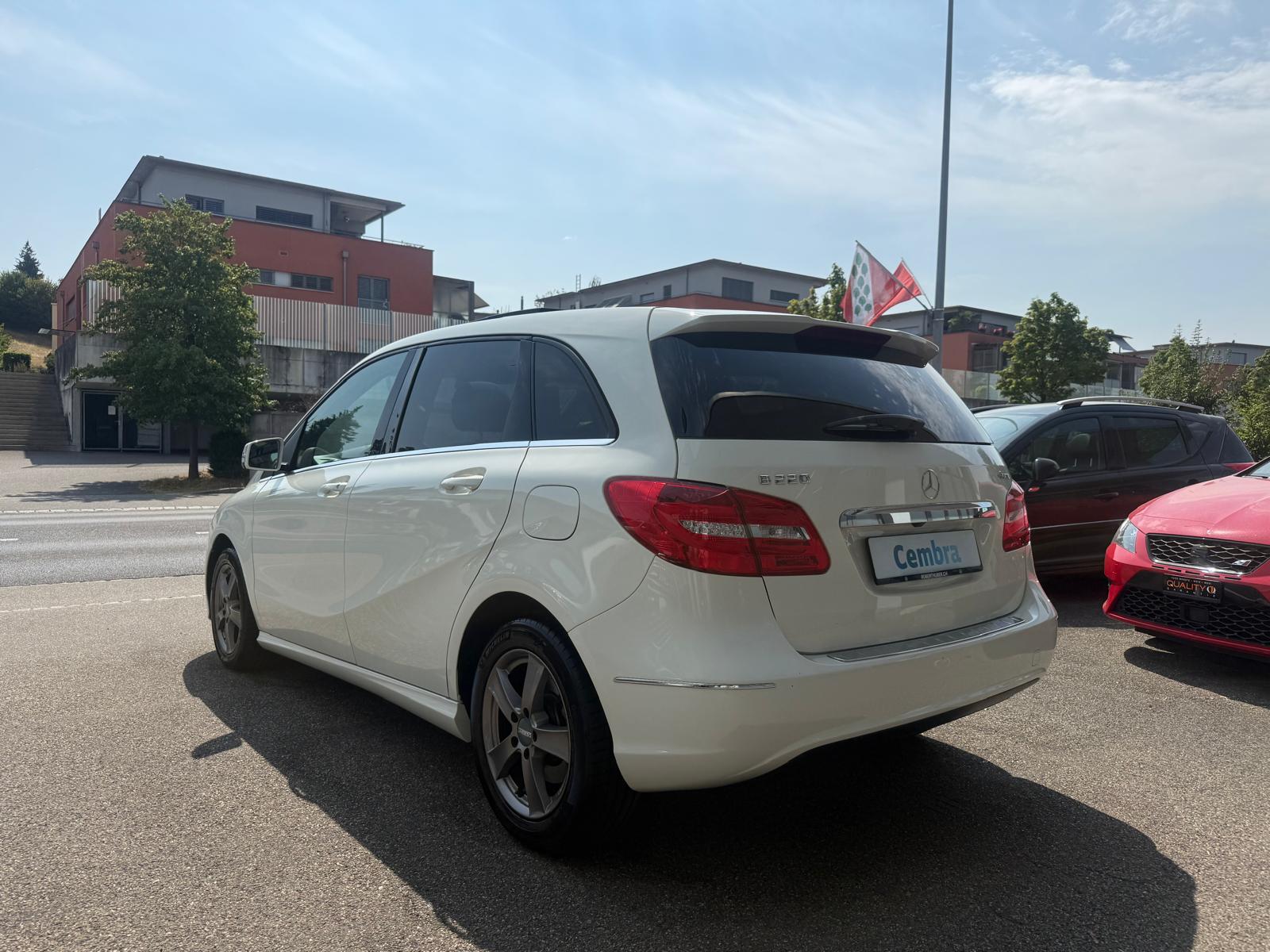 MERCEDES-BENZ B 220 4Matic 7G-DCT-image-2