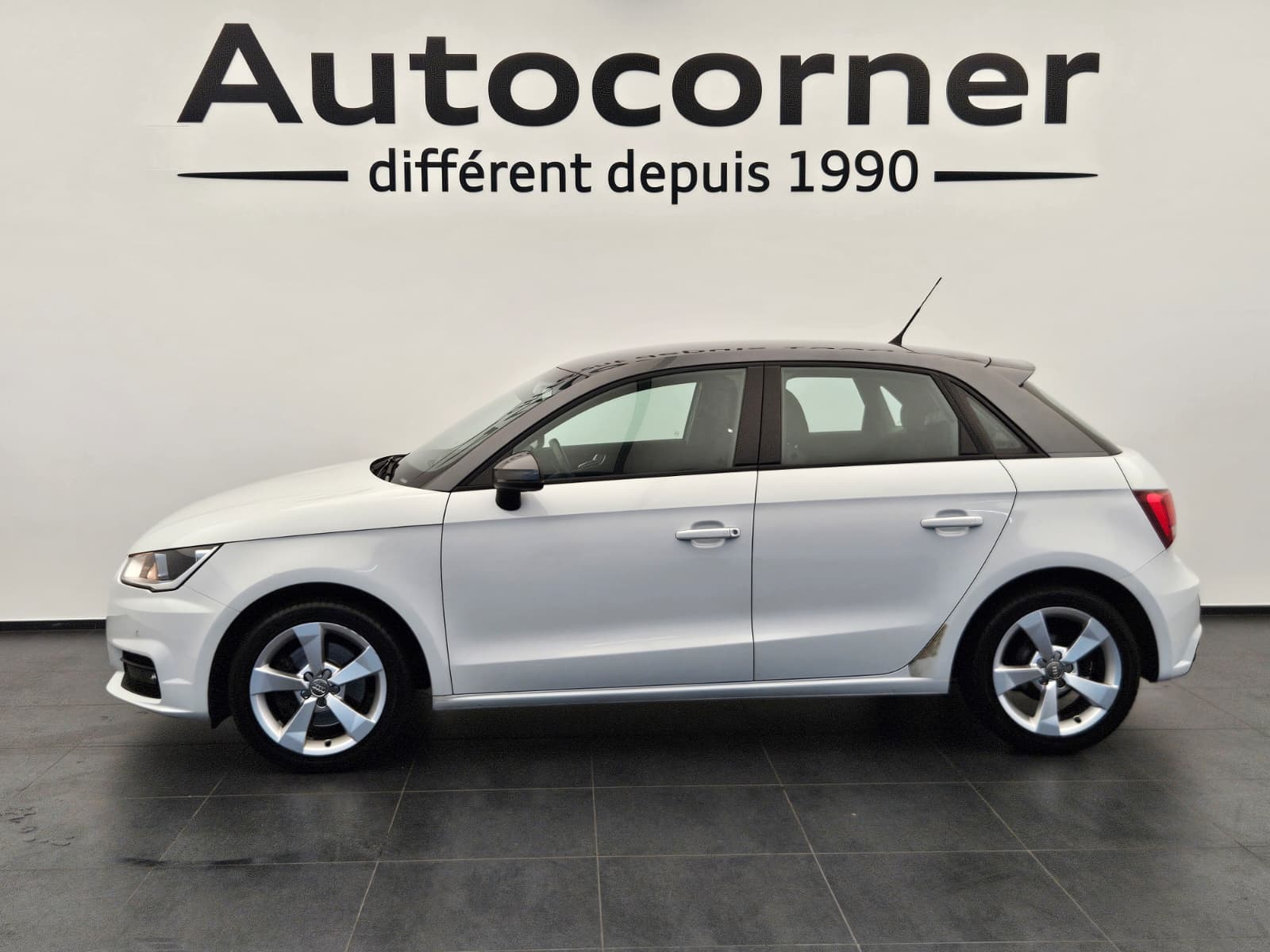 AUDI A1 Sportback 1.4 TFSI Sport S-tronic-showroom-element-1