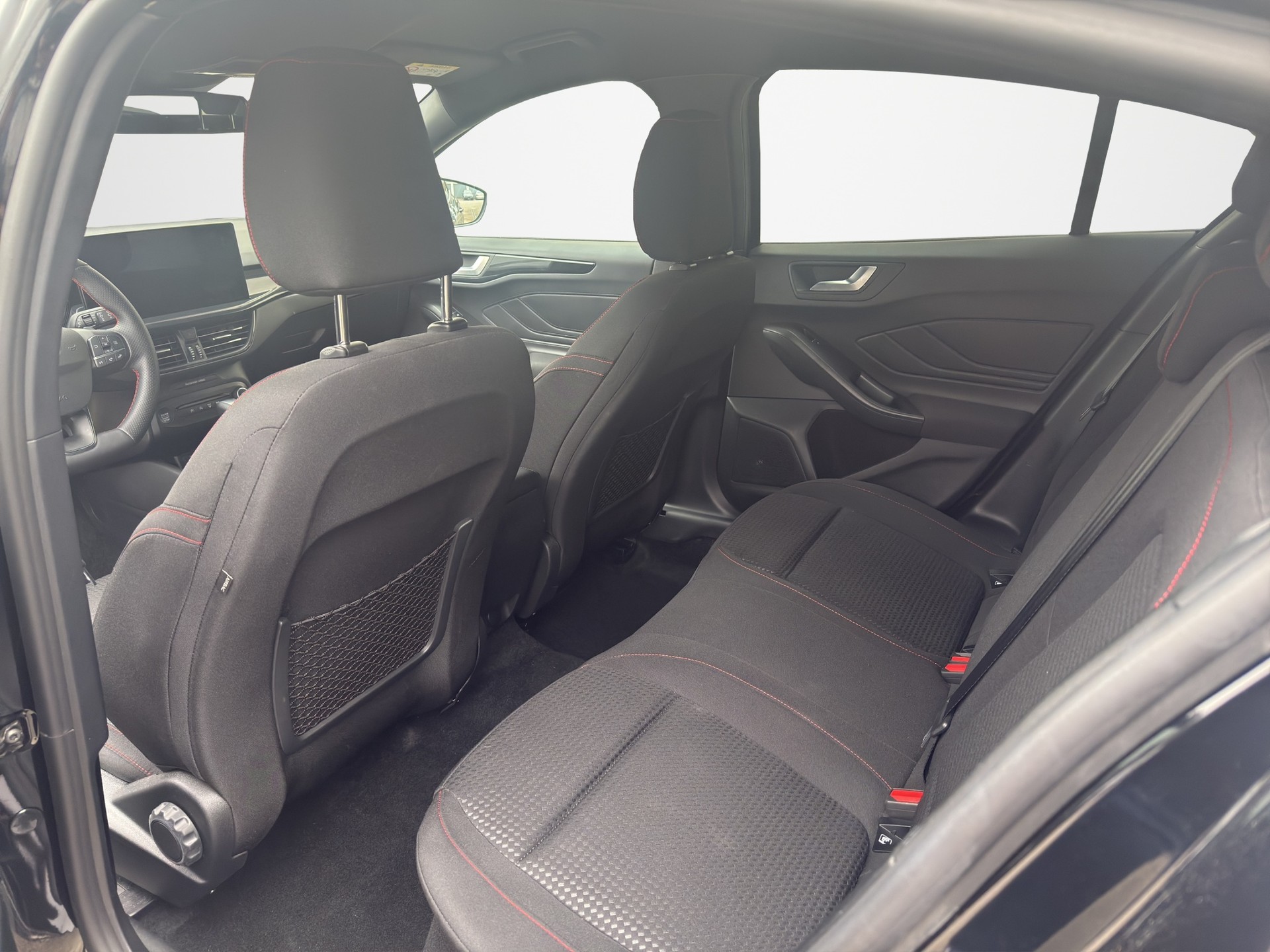 FORD Focus 1.0 MHEV ST-Line Automat LEASING AB 244.25 CHF / MONAT-image-9