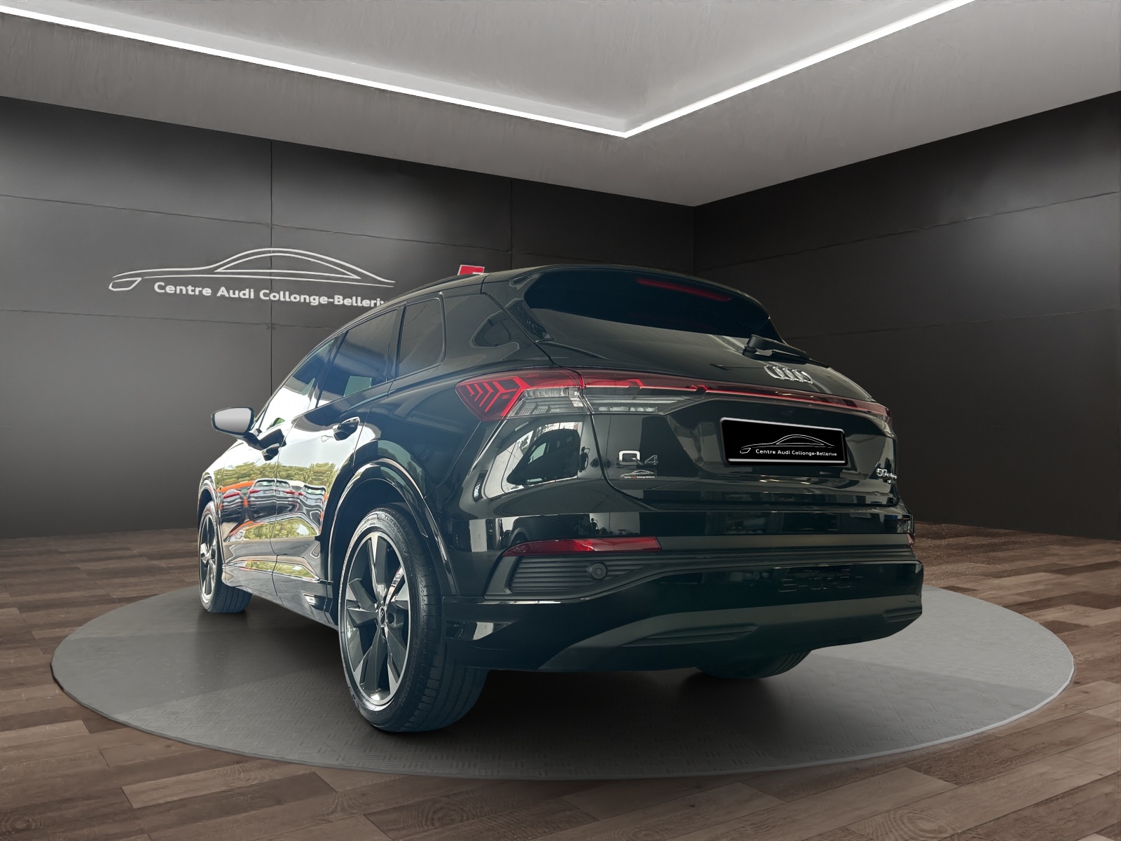 AUDI Q4 e-tron 50 quattro-showroom-element-3