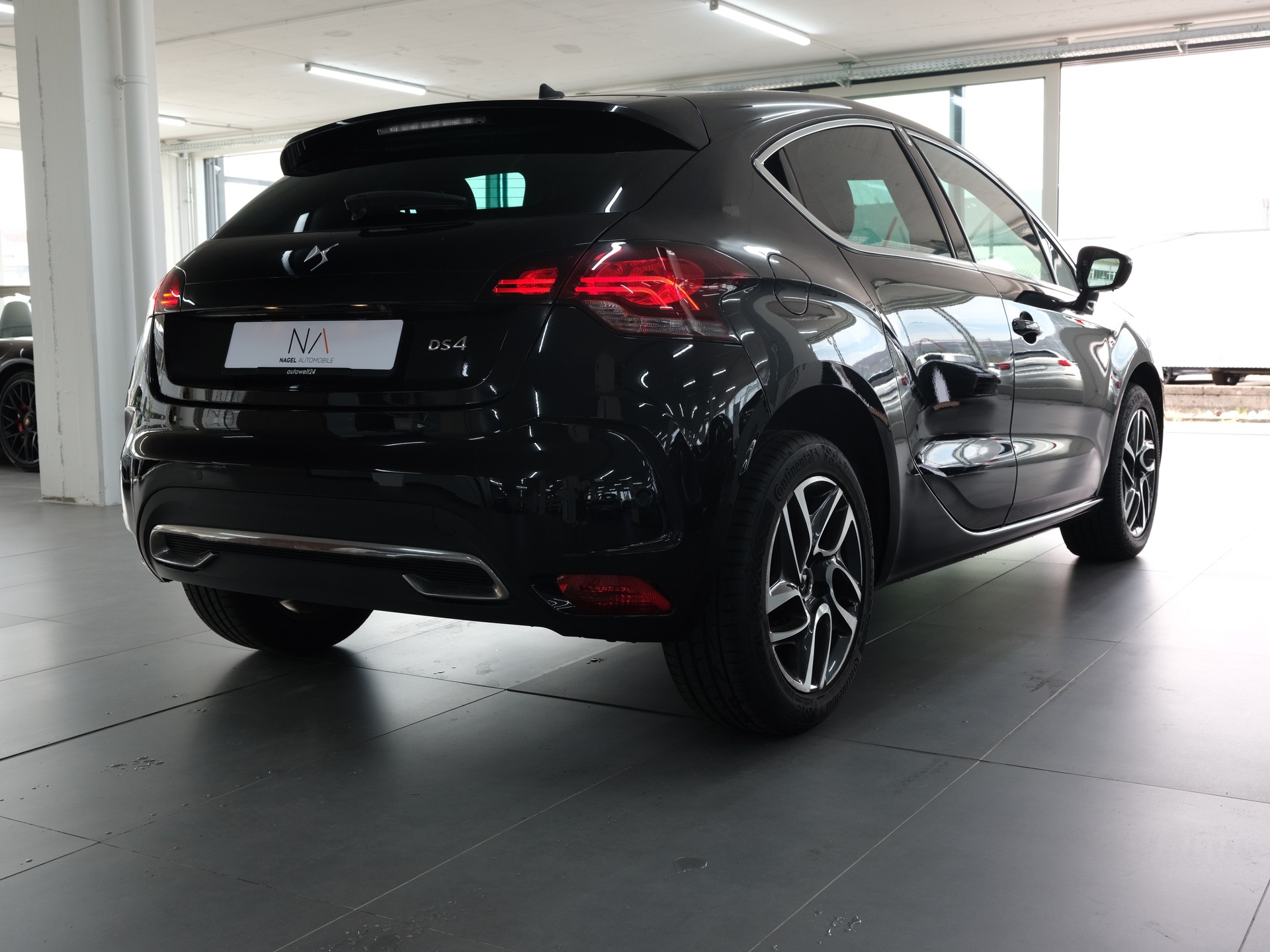 DS AUTOMOBILES DS 4 1.6 BlueHDi Performance Line Automatic *Sitzheizung* *PDC Vorne & Hinten*-showroom-element-1