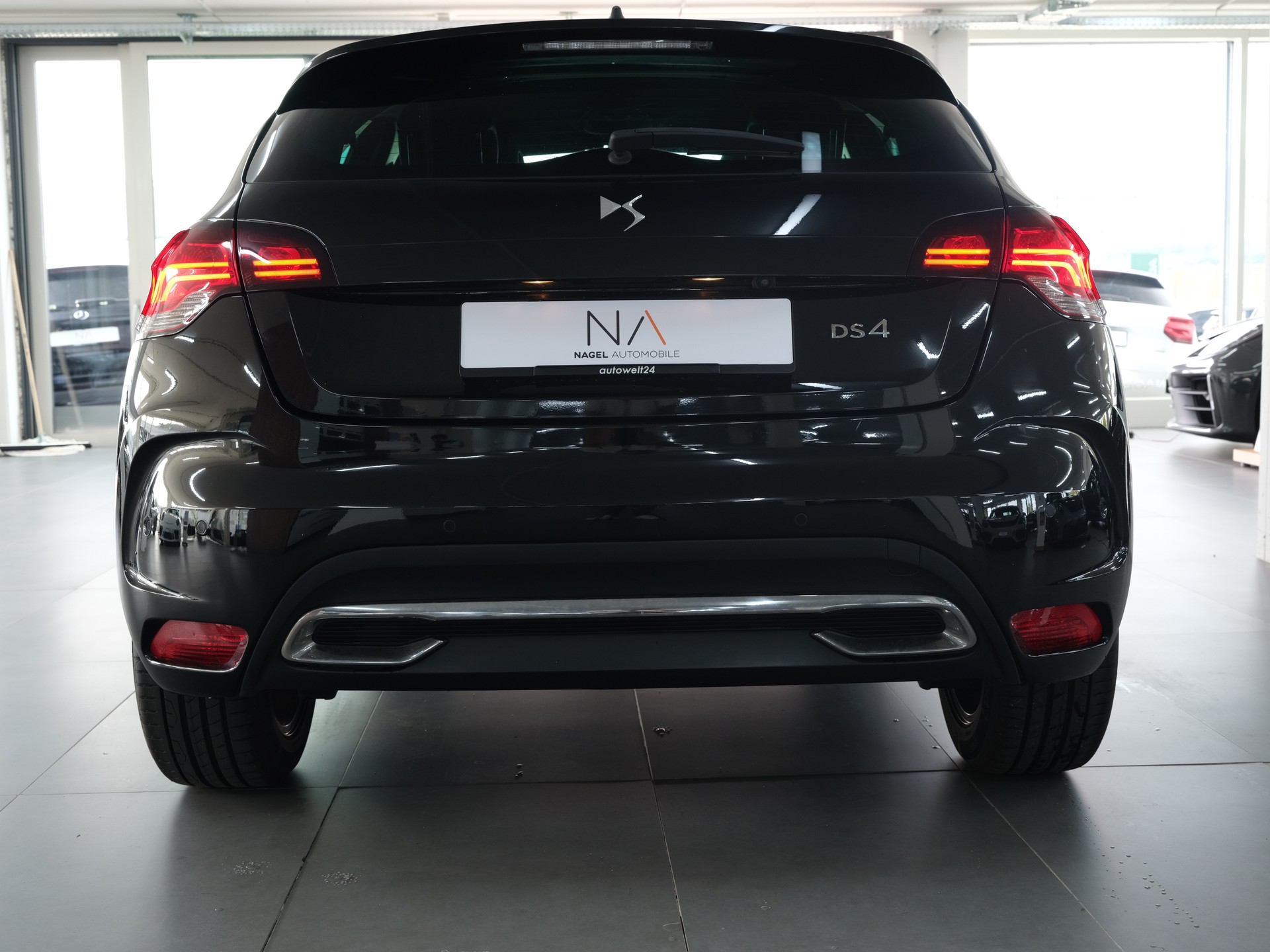 DS AUTOMOBILES DS 4 1.6 BlueHDi Performance Line Automatic *Sitzheizung* *PDC Vorne & Hinten*-showroom-element-2
