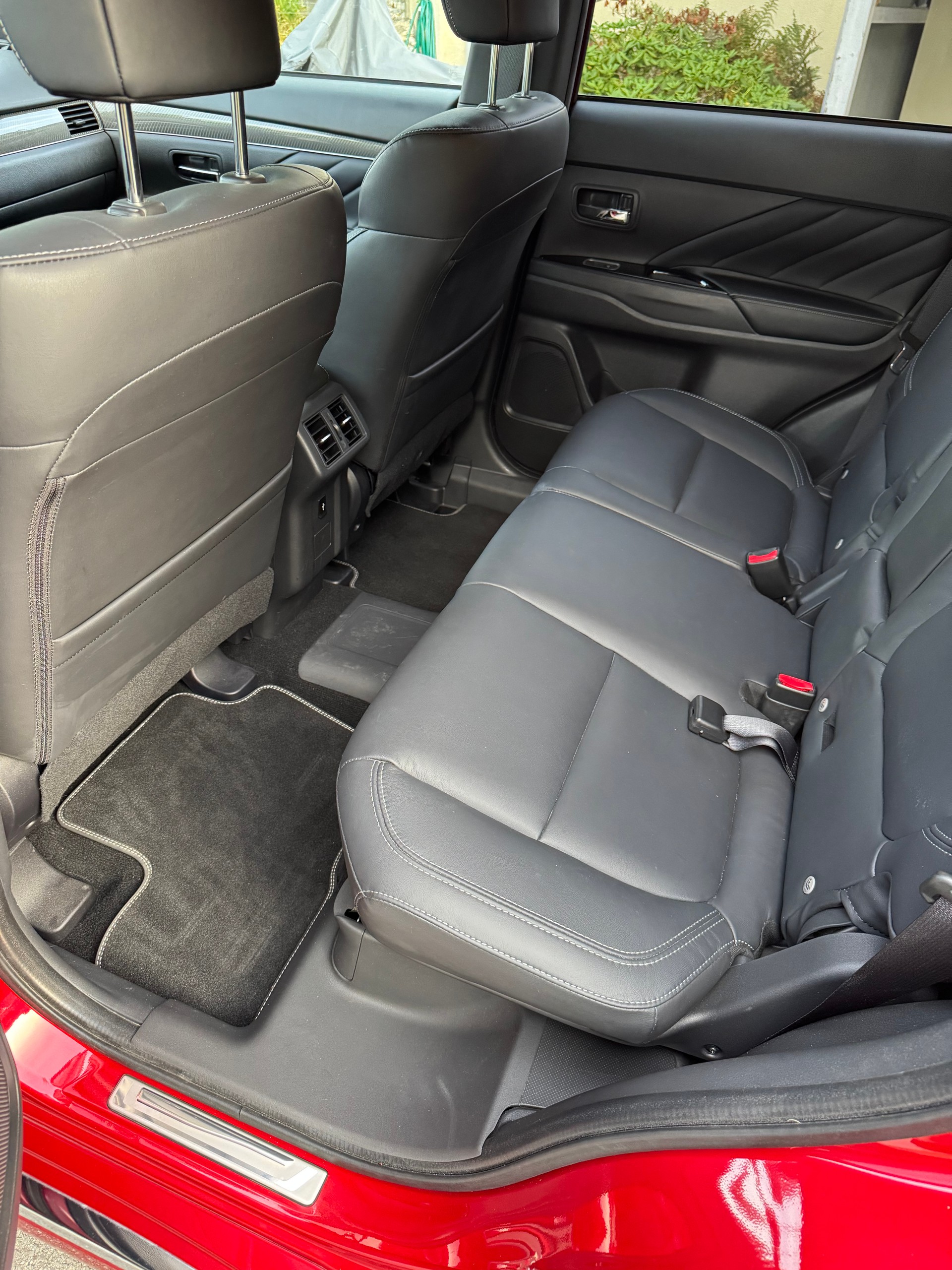 MITSUBISHI 2.4 PHEV Diamond-image-9
