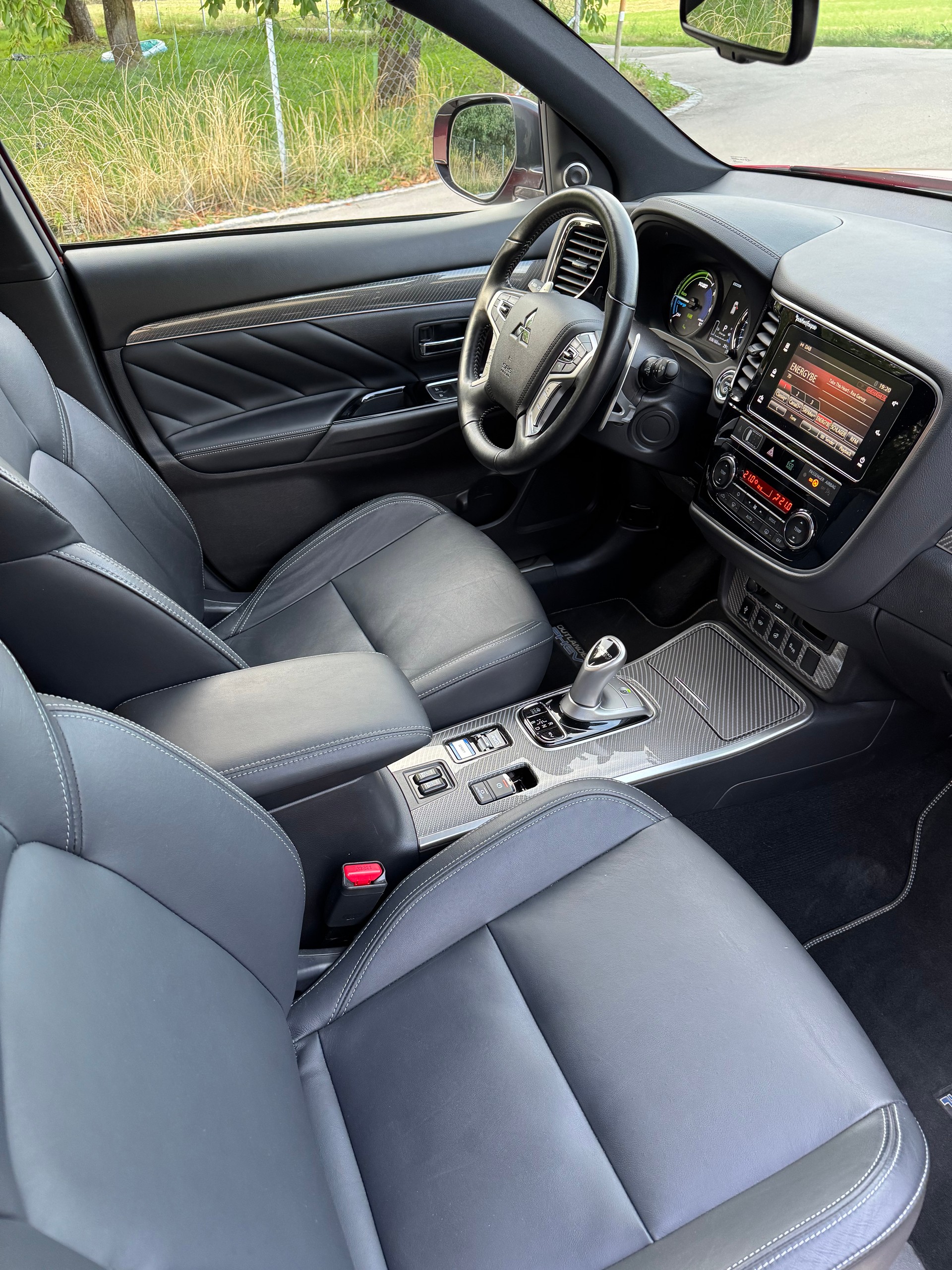 MITSUBISHI 2.4 PHEV Diamond-image-8