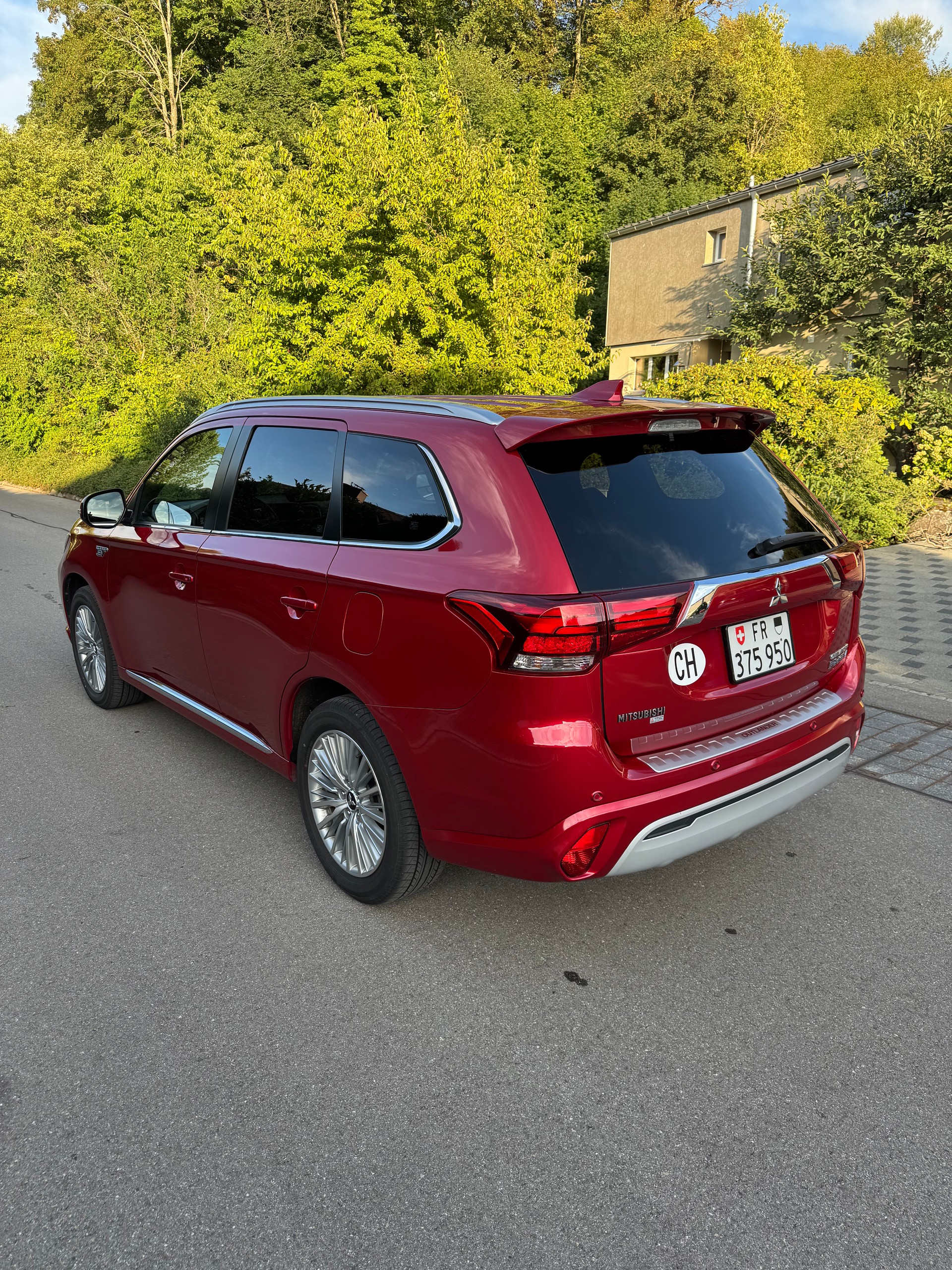 MITSUBISHI 2.4 PHEV Diamond-image-2