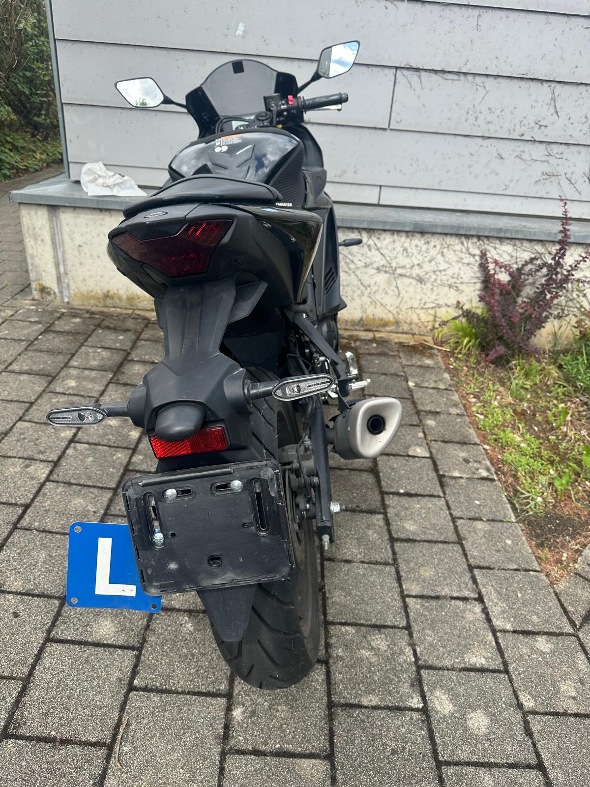 YAMAHA YZF-R3-image-4