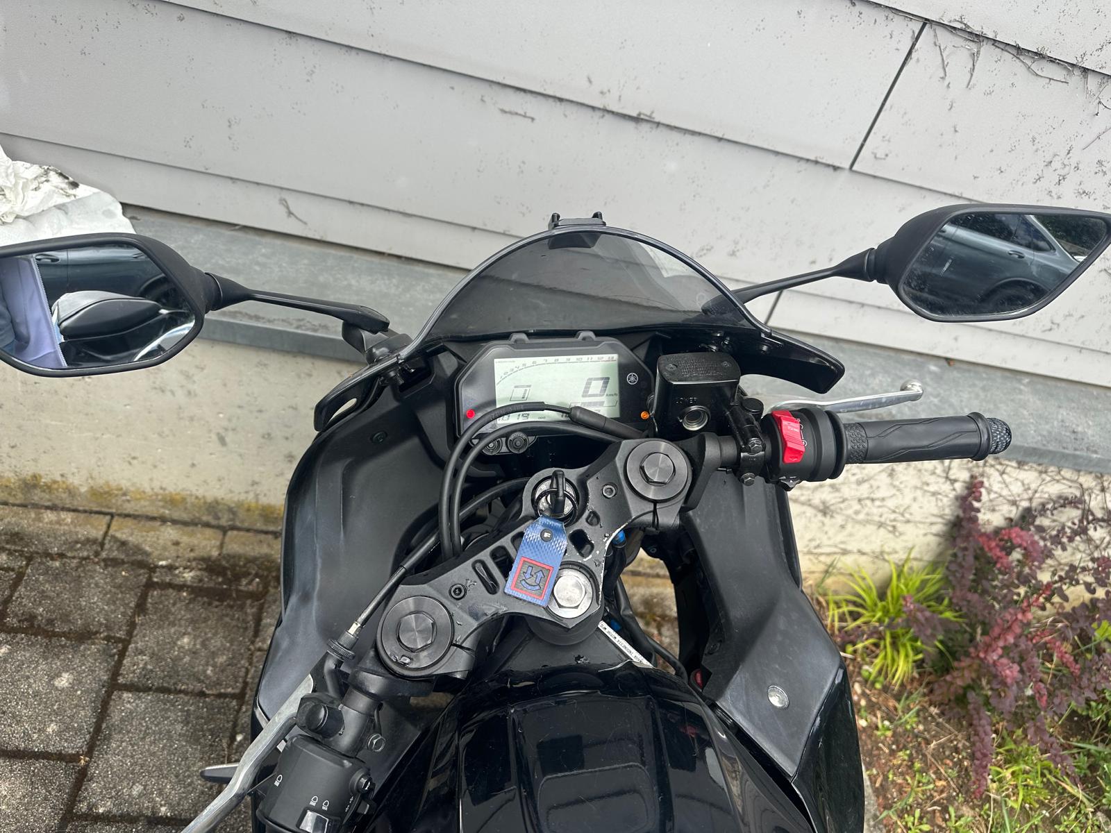 YAMAHA YZF-R3-image-6
