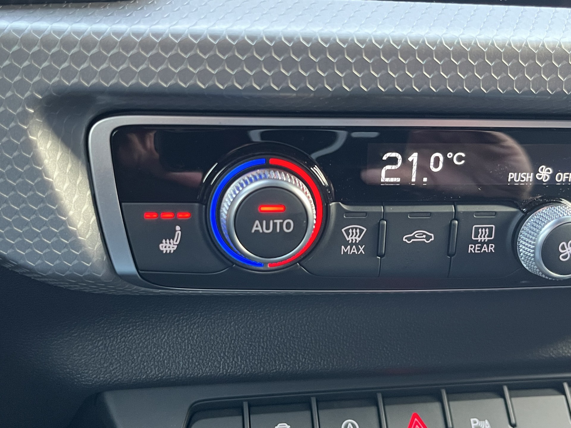 AUDI A1 Sportback 40 TFSI S Line S-tronic*Red/Black, Sportsitze, (5-Jahre Garantie)-image-24