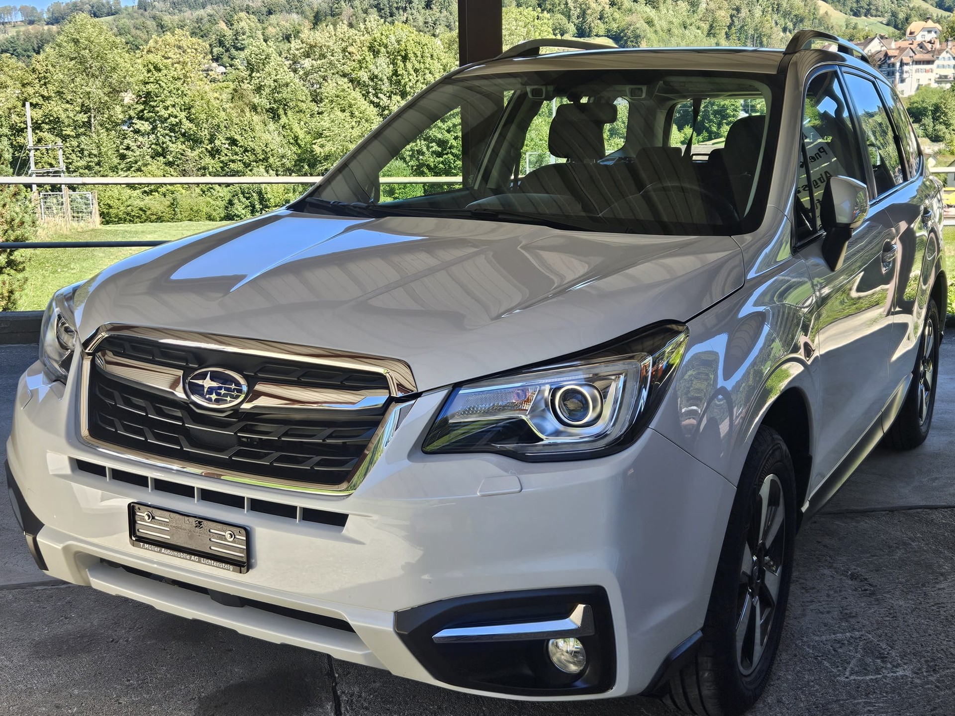 SUBARU Forester 2.0i Swiss Plus Lineartronic-image-1
