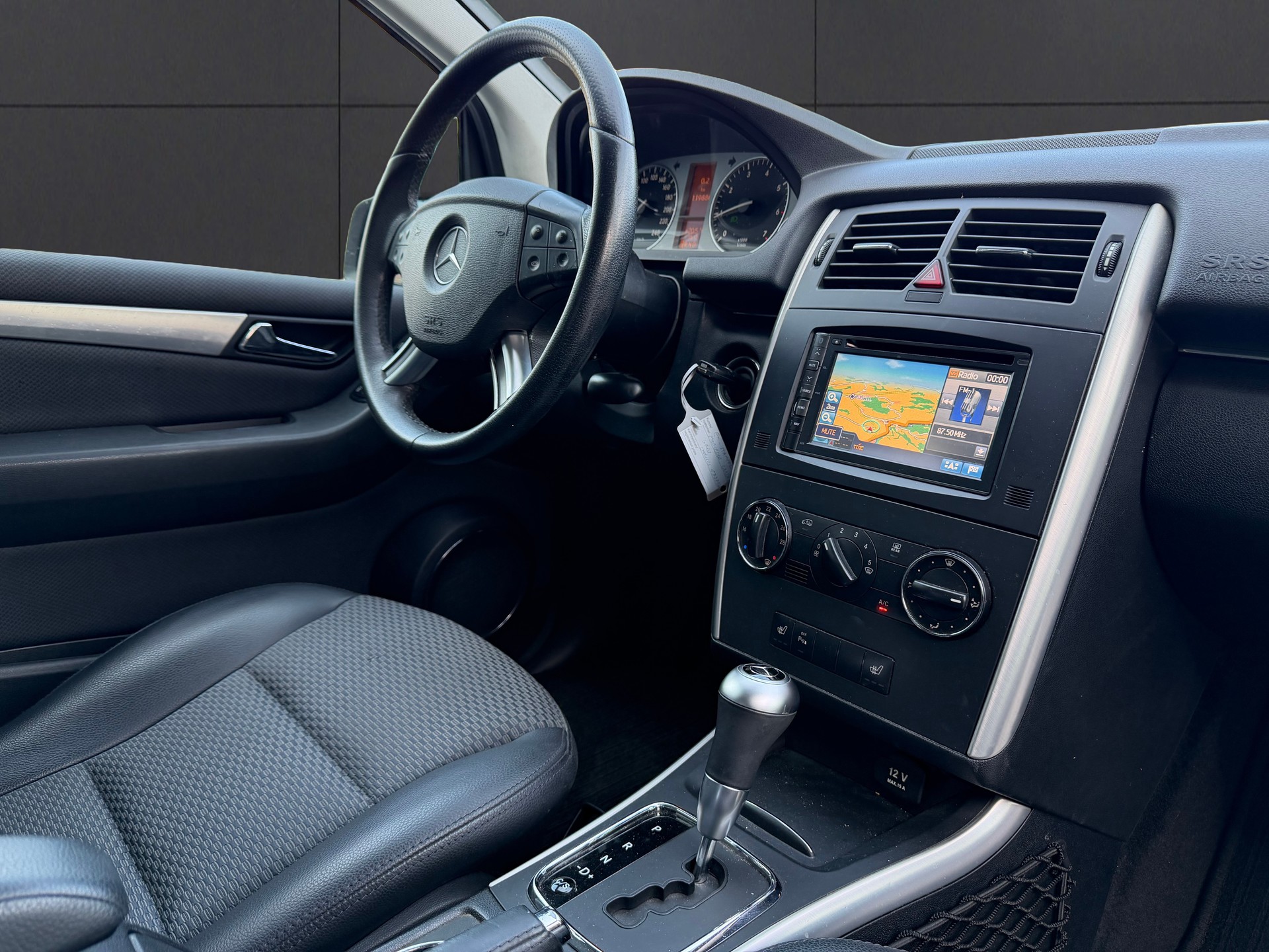 MERCEDES-BENZ B 180 Selection Autotronic-image-14