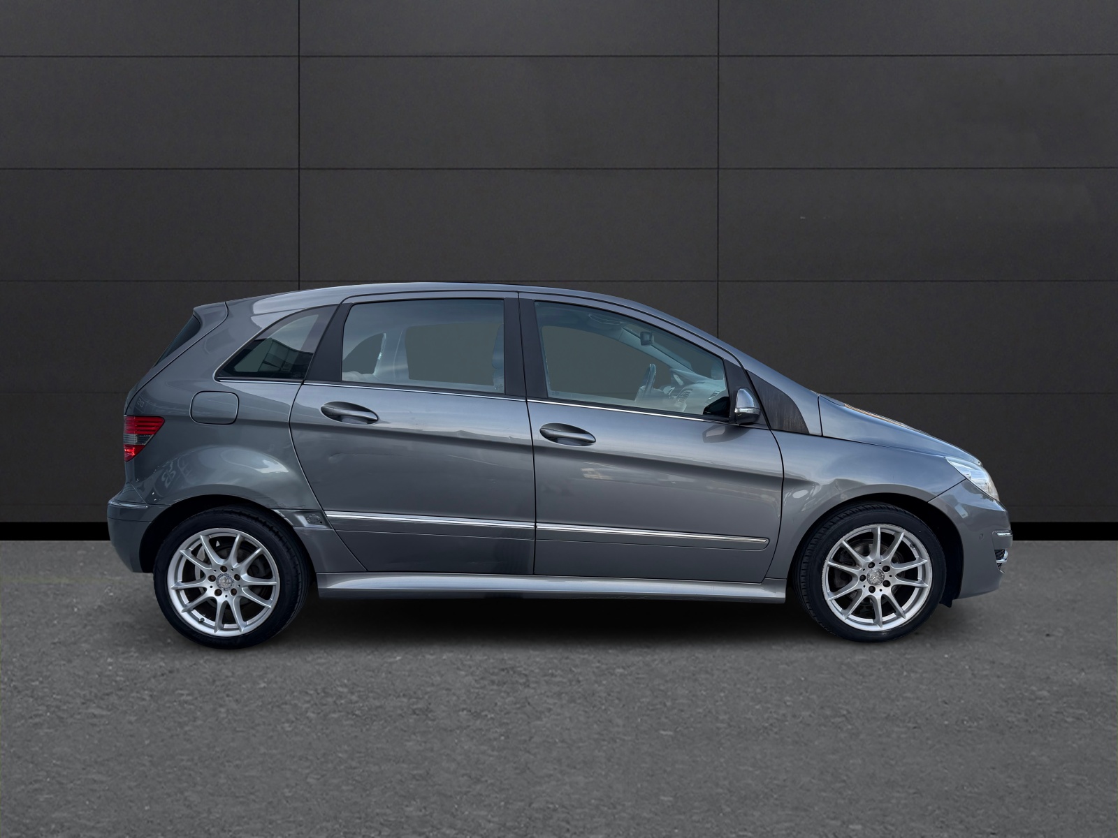 MERCEDES-BENZ B 180 Selection Autotronic-image-5