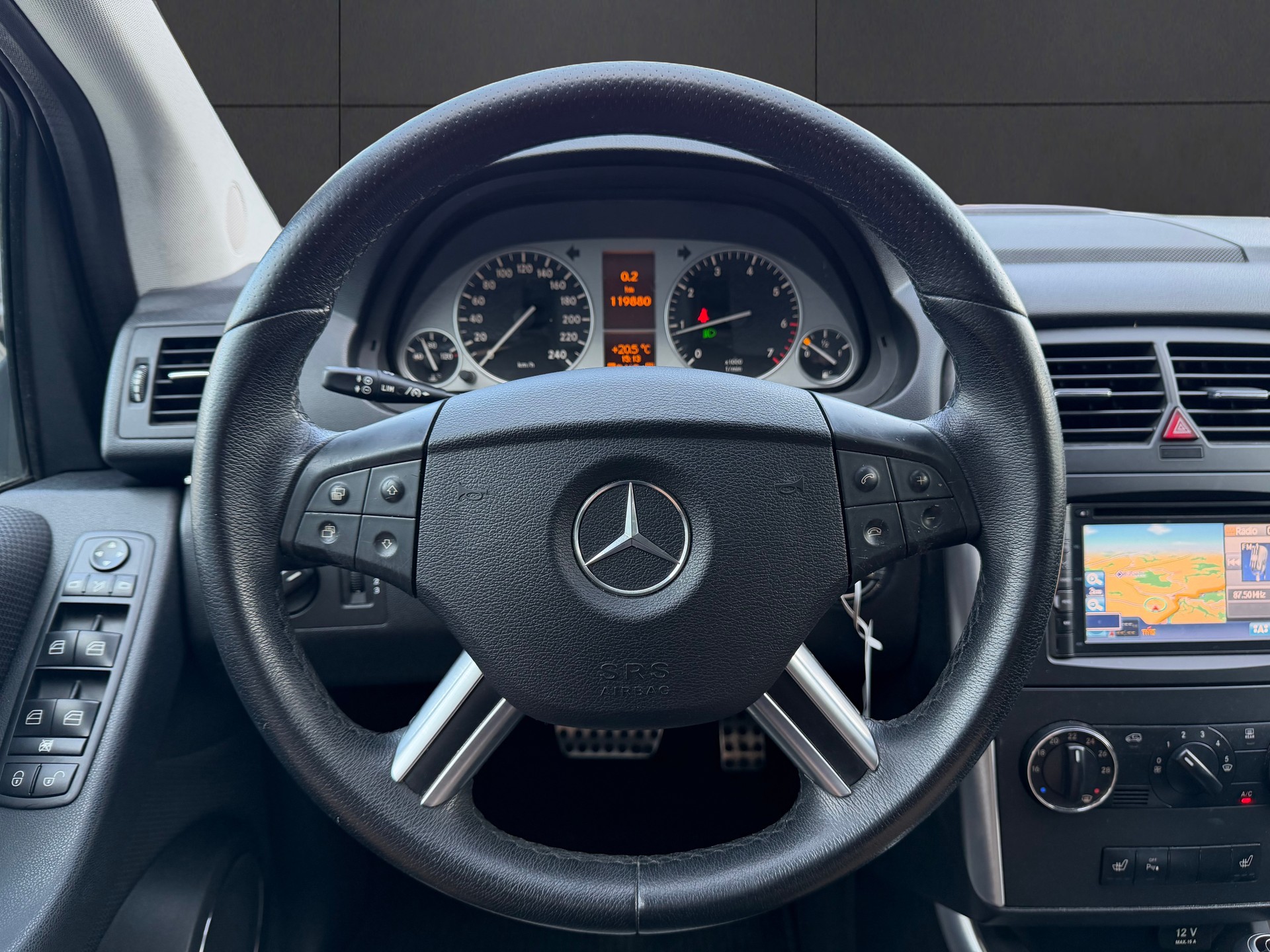 MERCEDES-BENZ B 180 Selection Autotronic-image-15