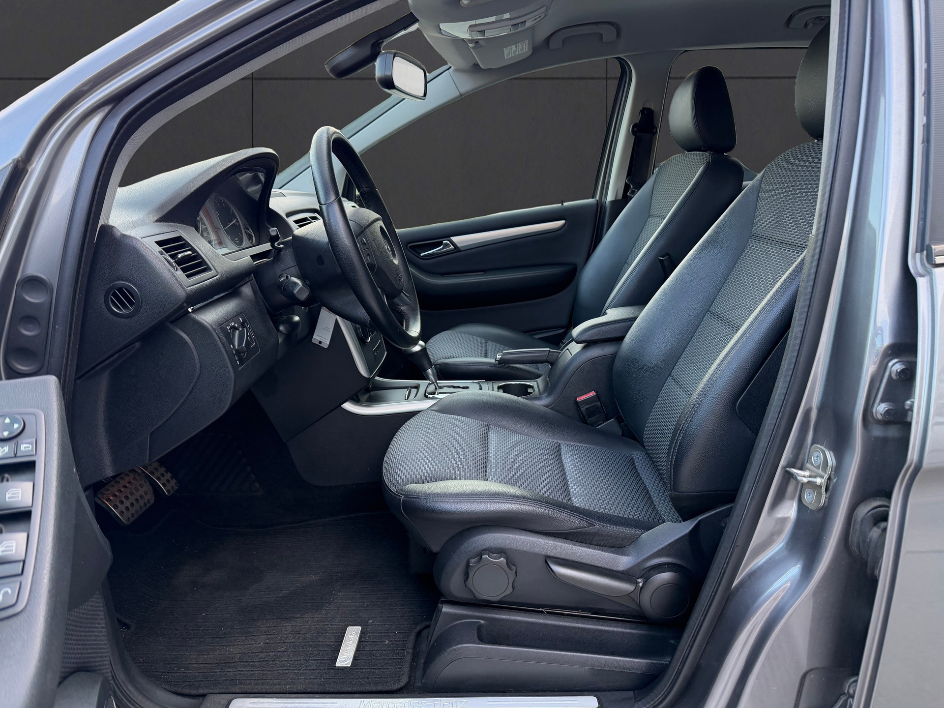 MERCEDES-BENZ B 180 Selection Autotronic-image-10