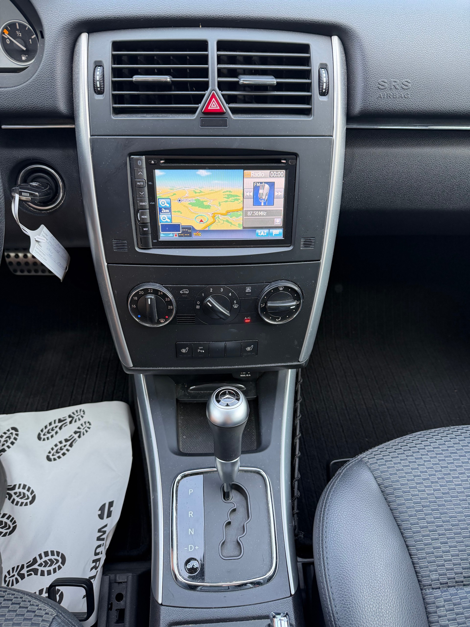 MERCEDES-BENZ B 180 Selection Autotronic-image-16