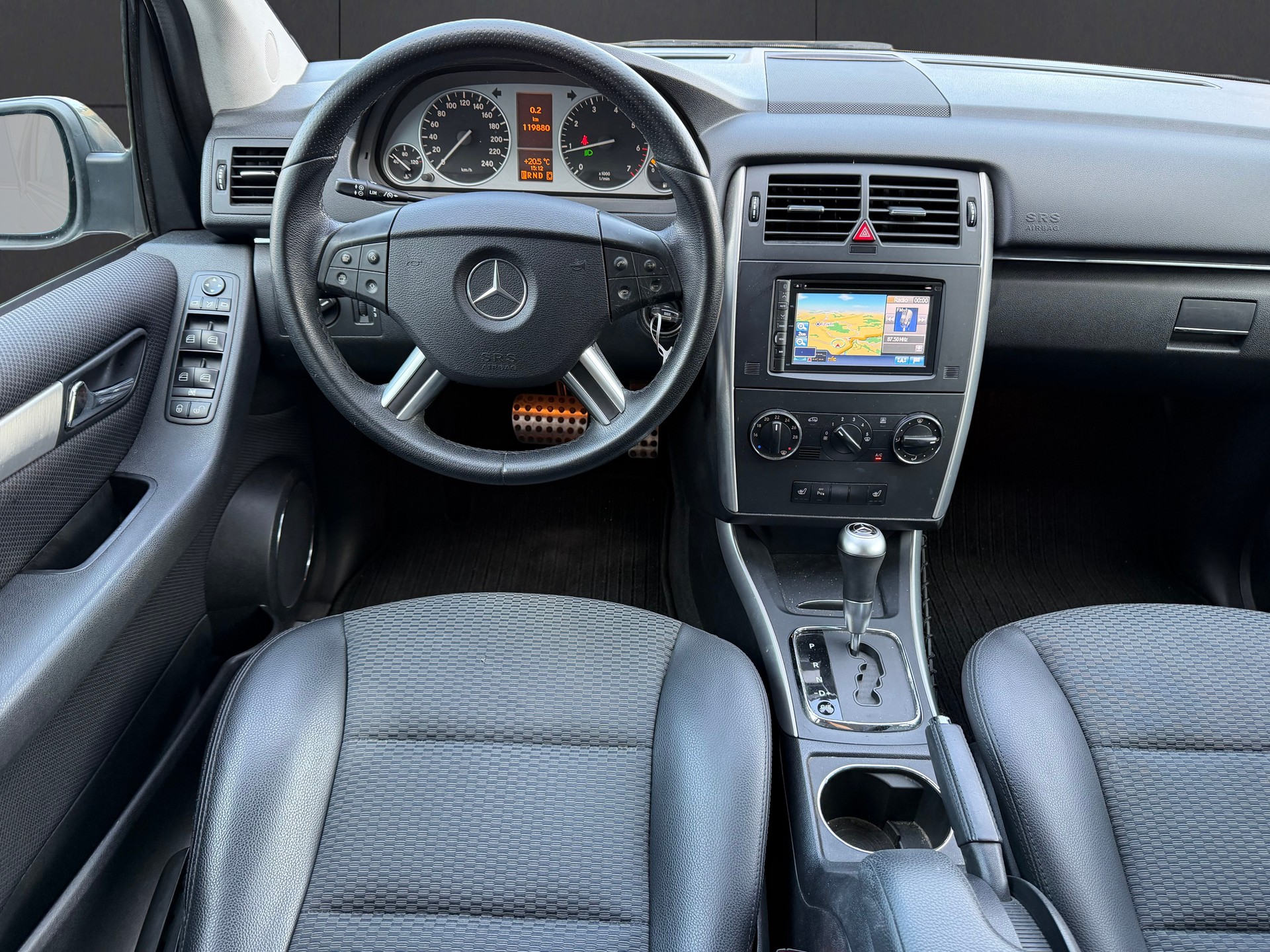 MERCEDES-BENZ B 180 Selection Autotronic-image-9