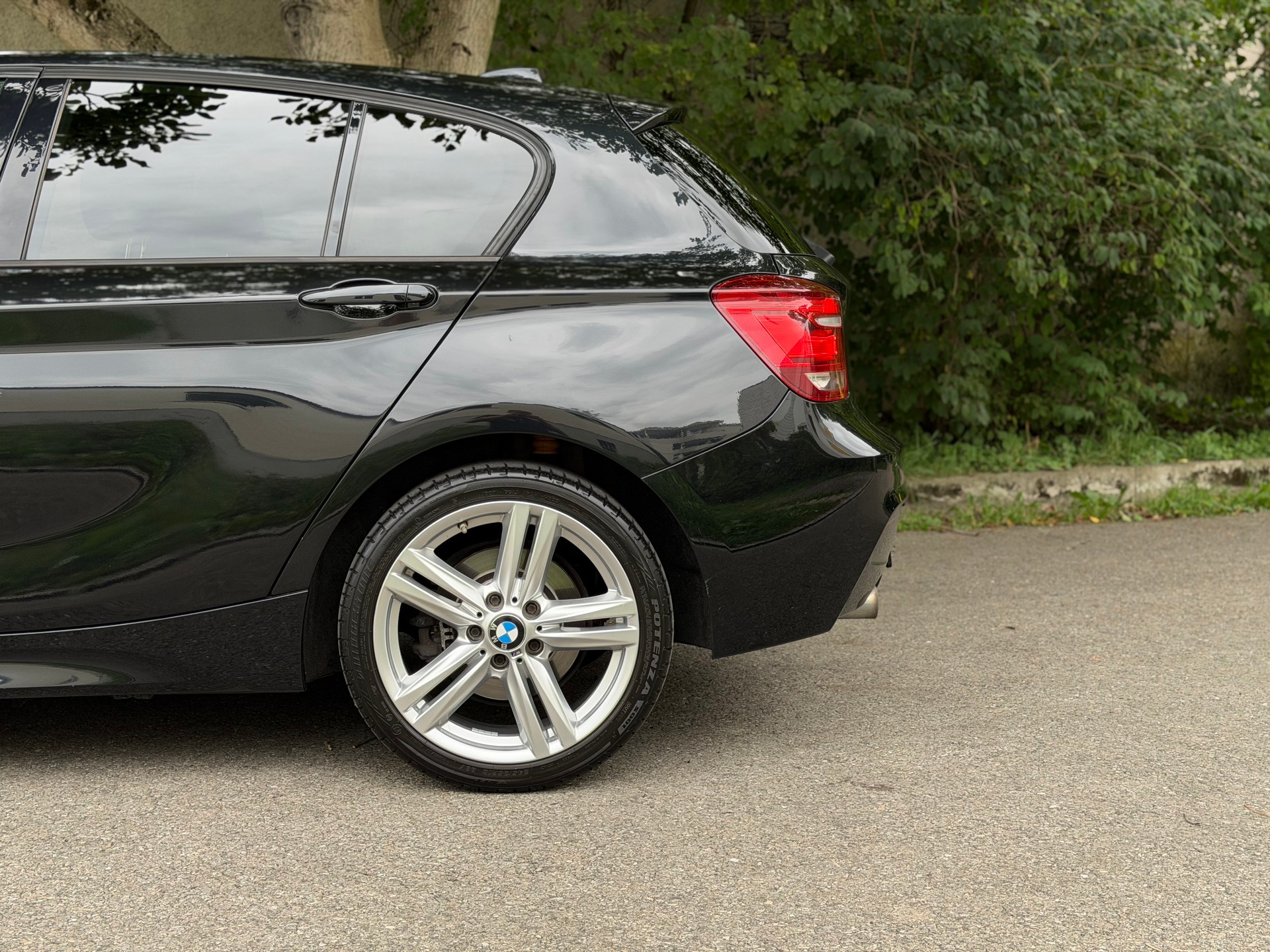 BMW 120d xDrive-showroom-element-3