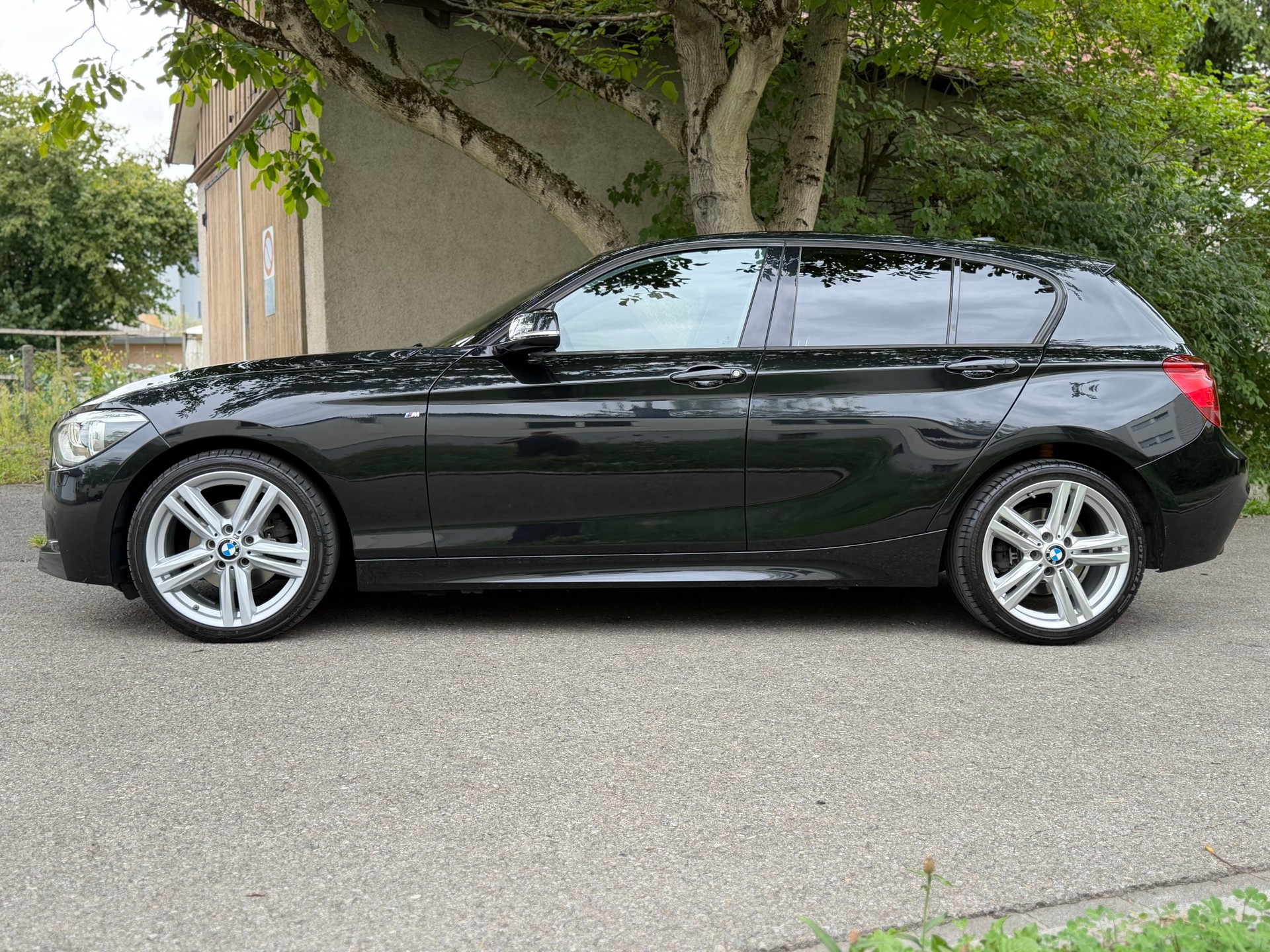 BMW 120d xDrive-showroom-element-2