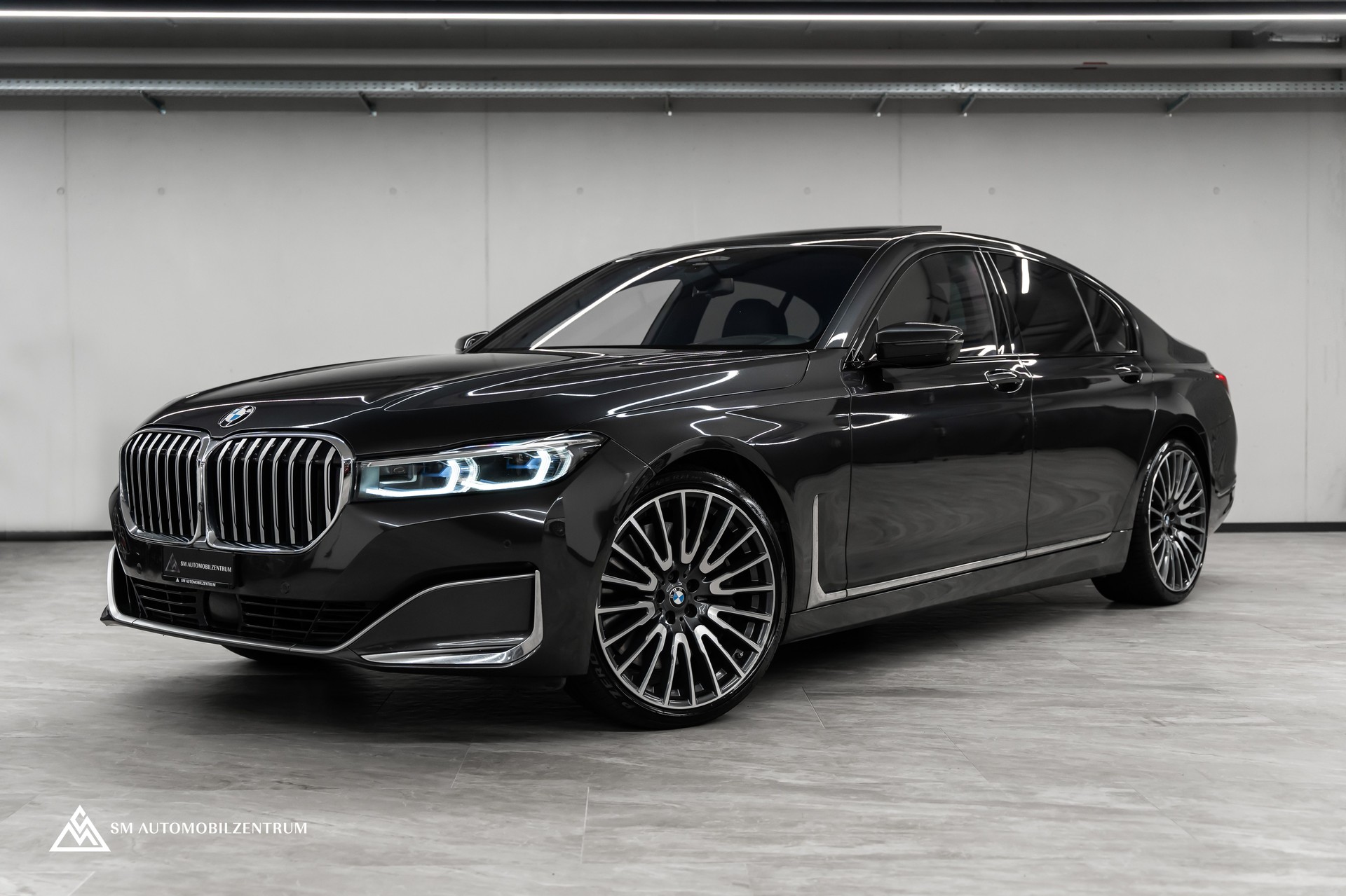 BMW 750i xDrive M Sport Steptronic / Panorama / 360° / Sitzbelüftung / Massage