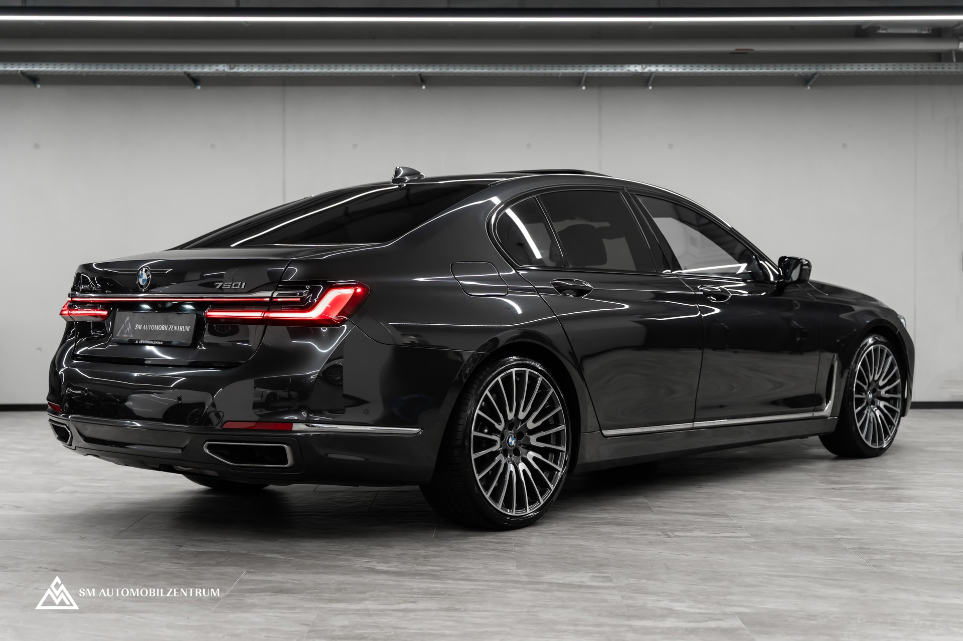 BMW 750i xDrive M Sport Steptronic / Panorama / 360° / Sitzbelüftung / Massage-showroom-element-2