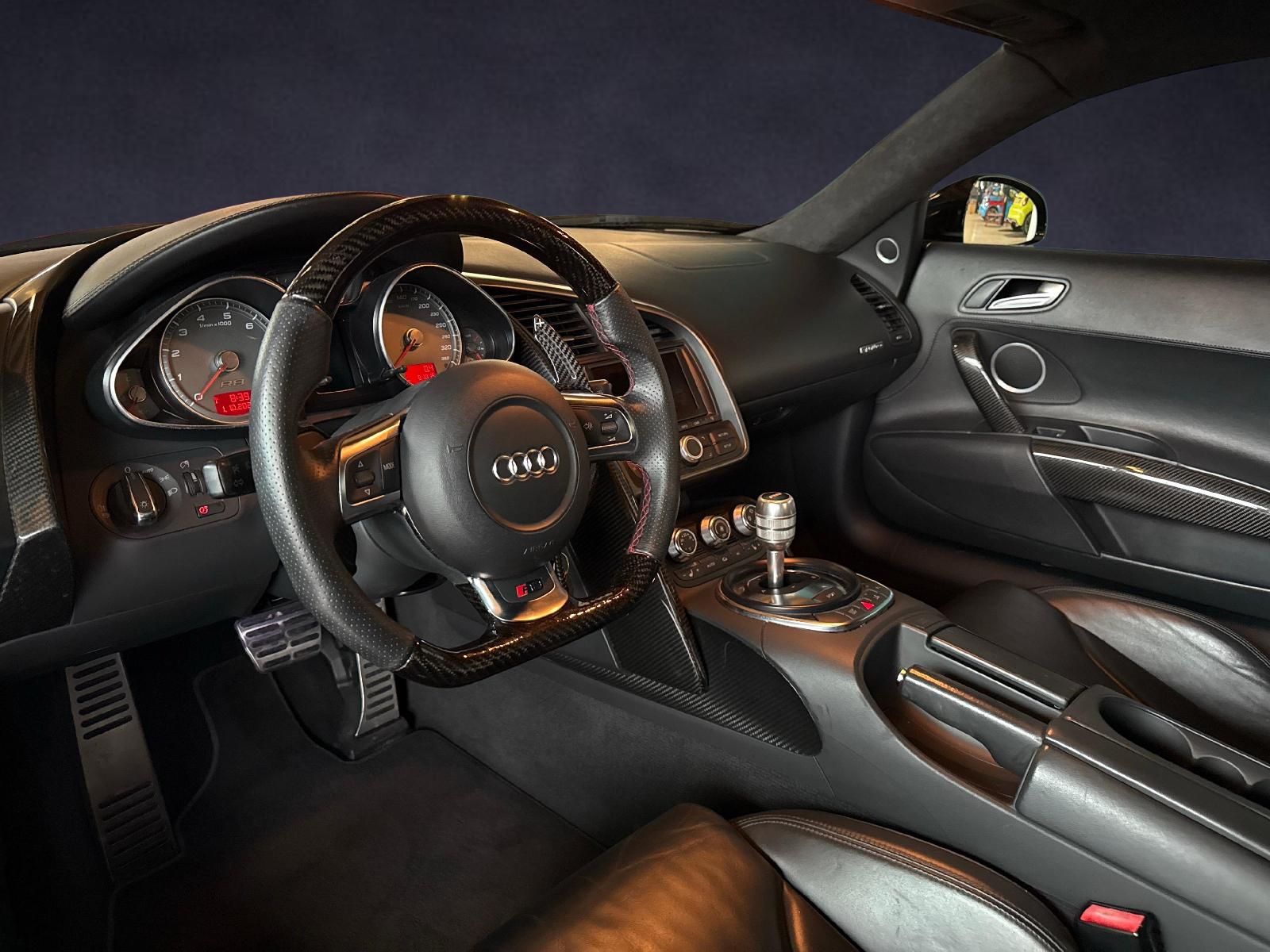 AUDI R8 Coupé 4.2-image-8