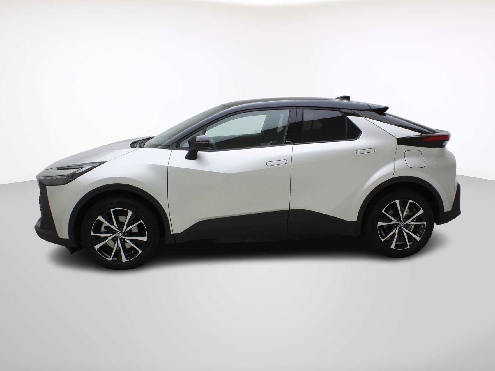 TOYOTA C-HR 2.0 PHEV Swiss Edition ** inkl. 8-Fach Bereifung **-showroom-element-1