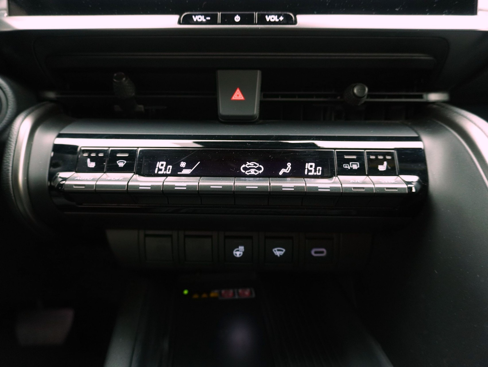 TOYOTA C-HR 2.0 PHEV Swiss Edition ** inkl. 8-Fach Bereifung **-image-15