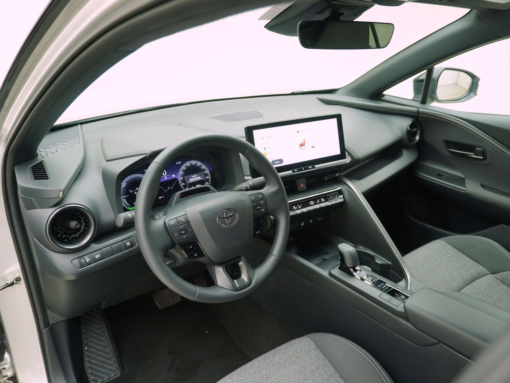 TOYOTA C-HR 2.0 PHEV Swiss Edition ** inkl. 8-Fach Bereifung **-image-8