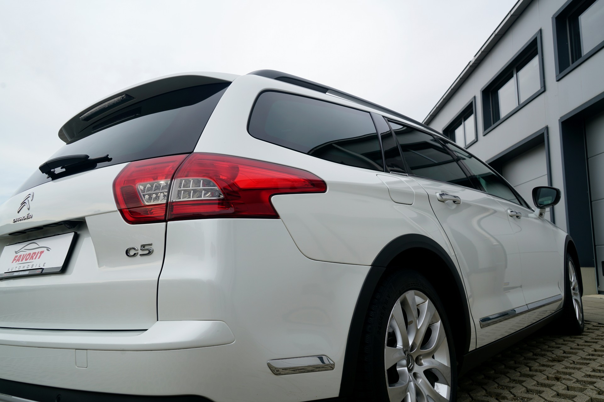 CITROEN C5 Tourer 2.2 HDi CrossTourer Automatic (CH)-image-3
