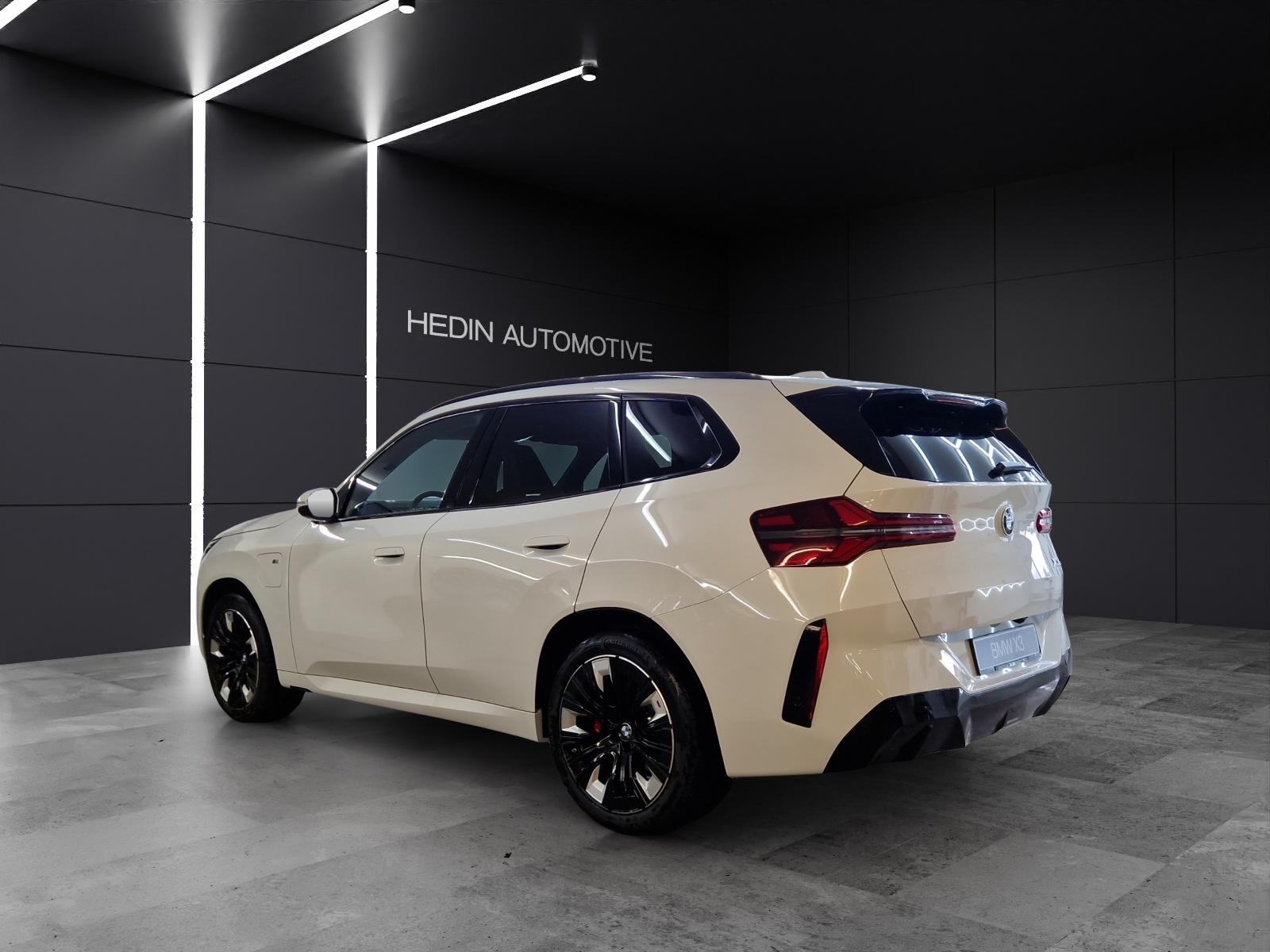 BMW X3 30e xDrive-showroom-element-2