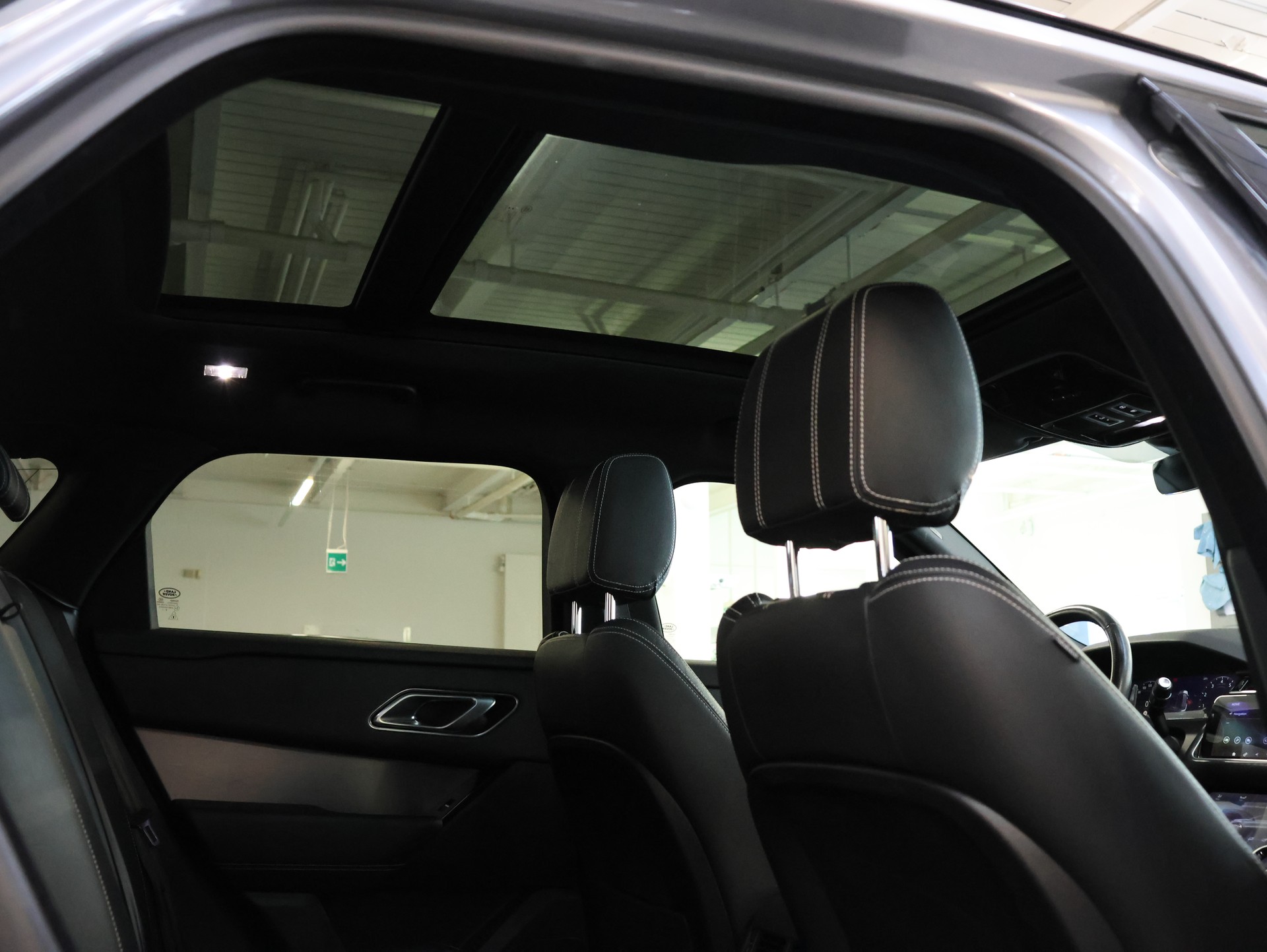 LAND ROVER Range Rover Velar P 250 S Automatic-image-28
