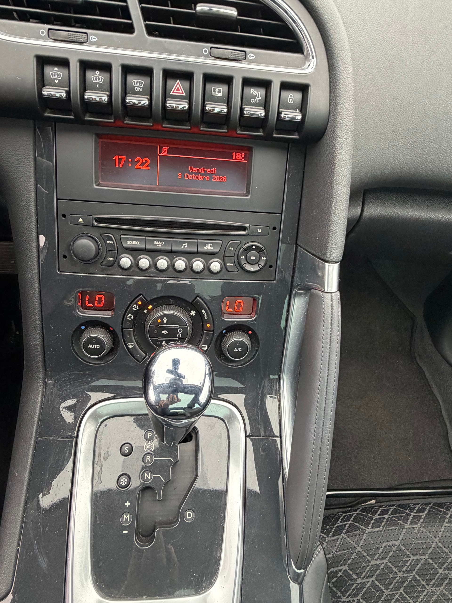 PEUGEOT 3008 1.6 16V T Style Tiptronic-image-10