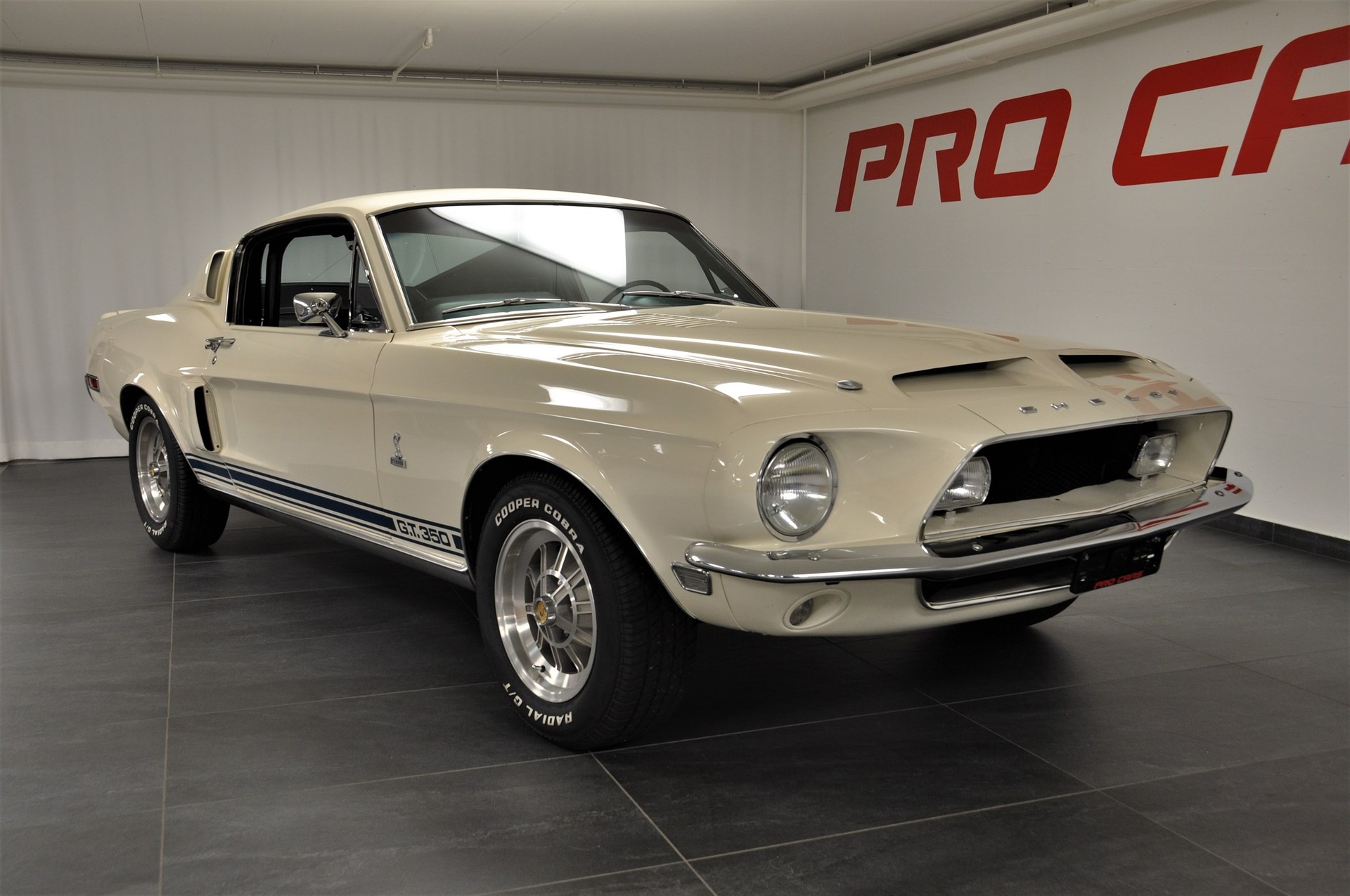 FORD MUSTANG Shelby GT350-image-1