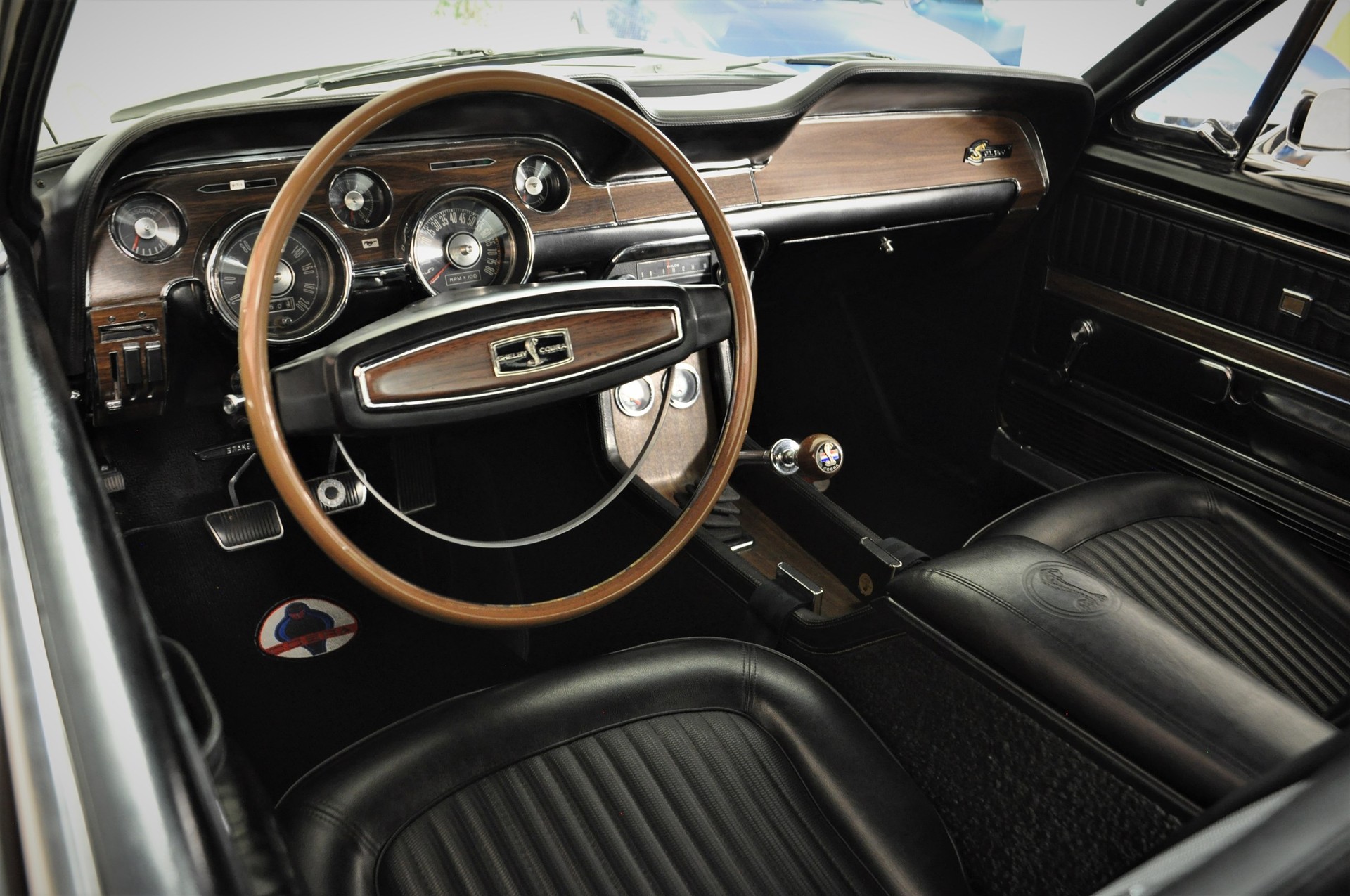 FORD MUSTANG Shelby GT350-image-12
