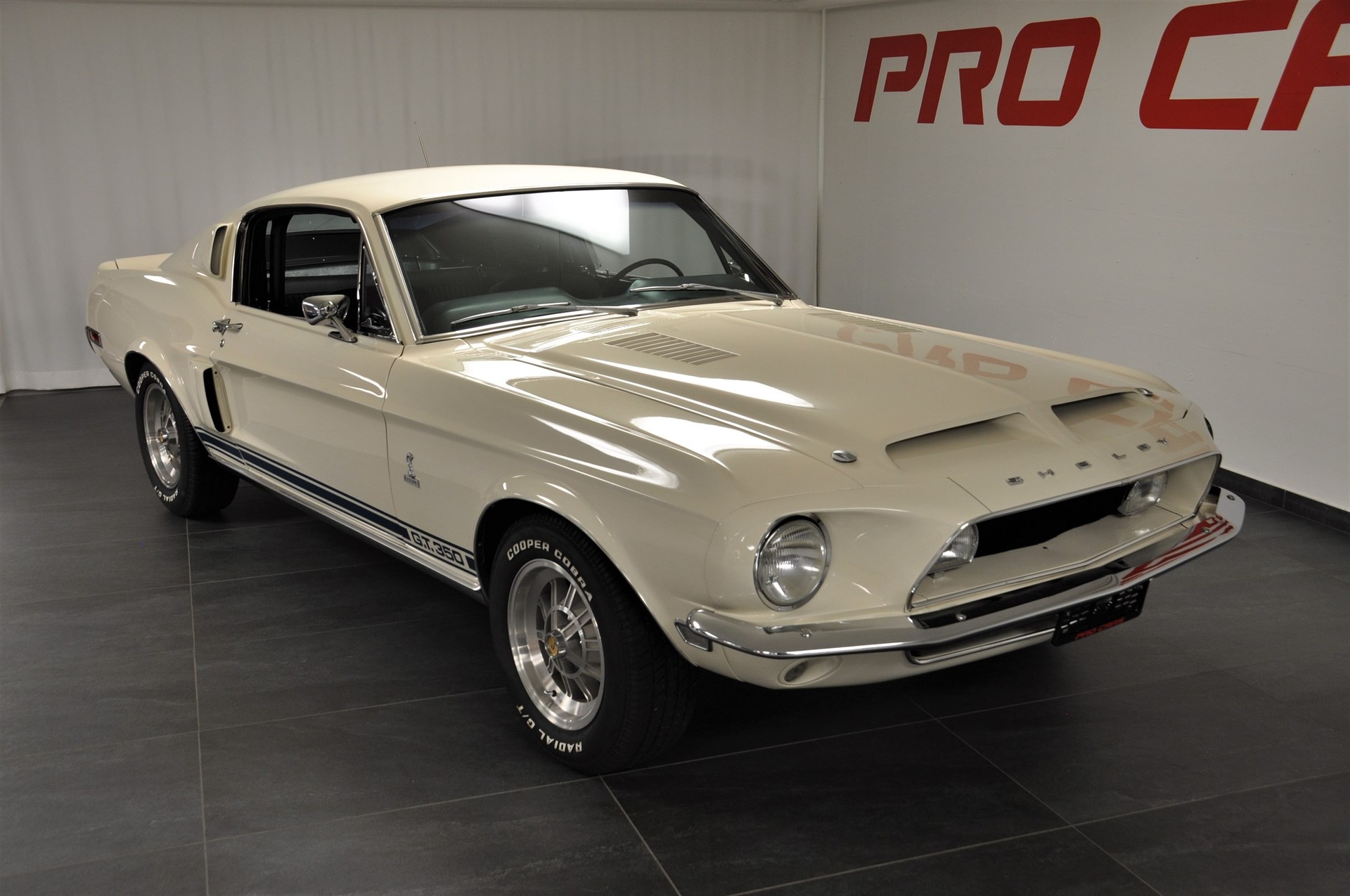 FORD MUSTANG Shelby GT350-image-2