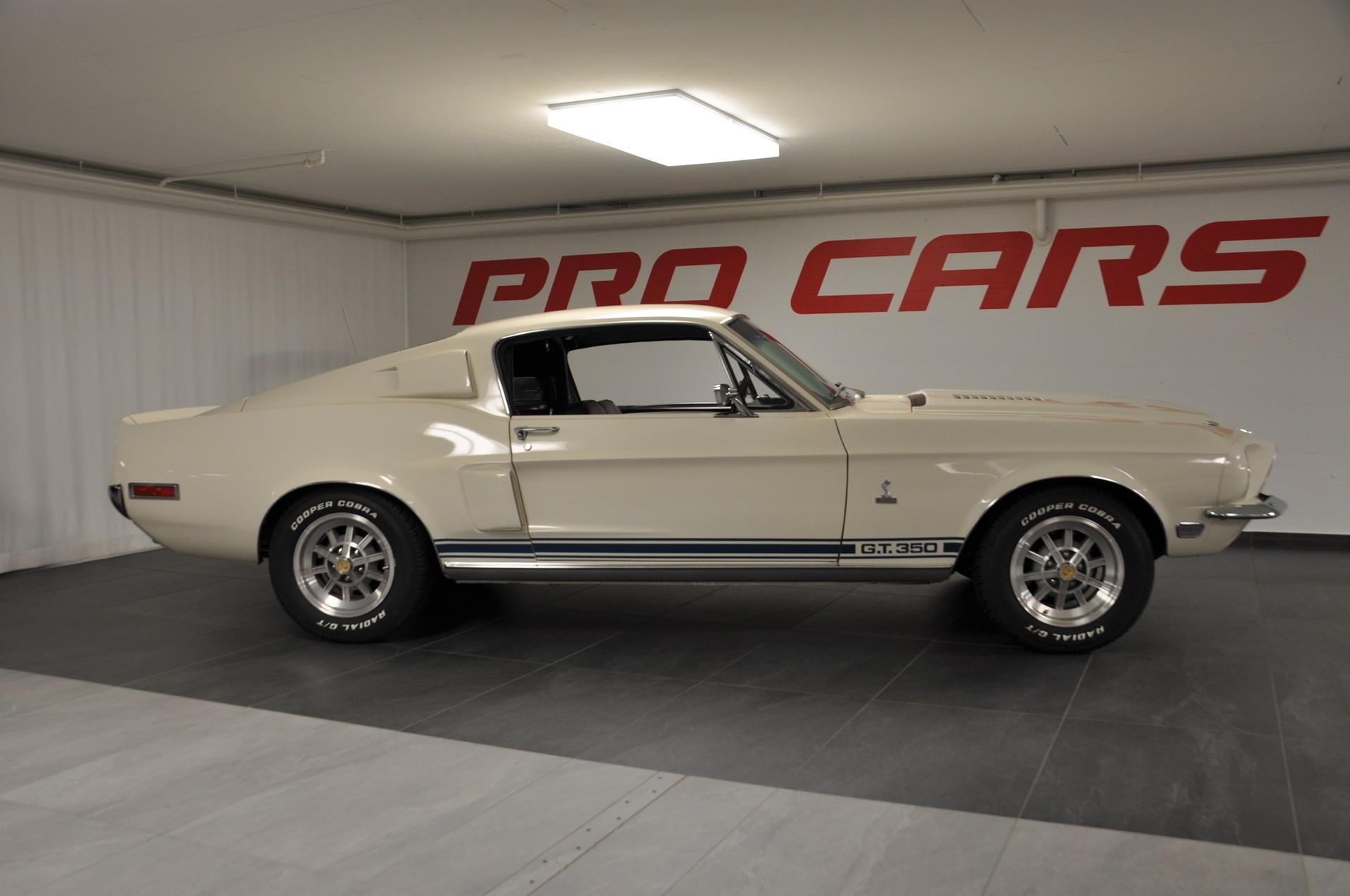 FORD MUSTANG Shelby GT350-image-5
