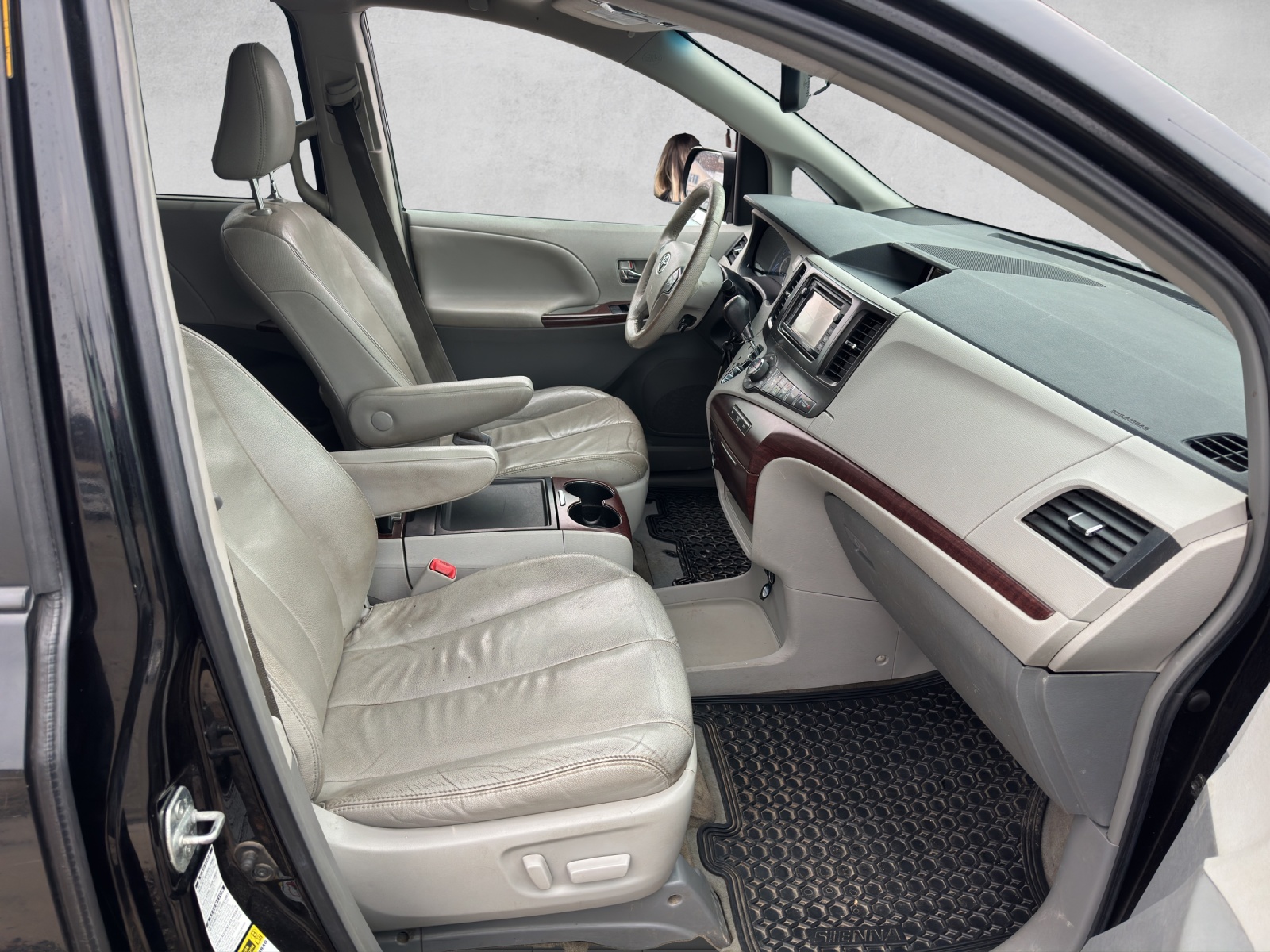 TOYOTA Sienna 3.5 A 4WD-image-8