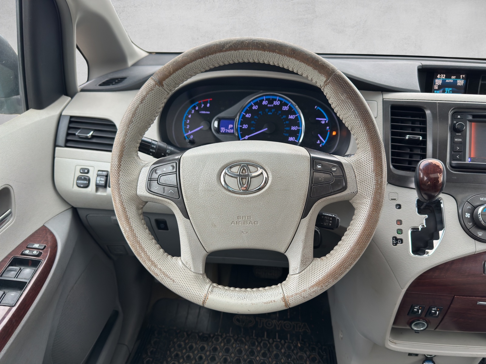 TOYOTA Sienna 3.5 A 4WD-image-17