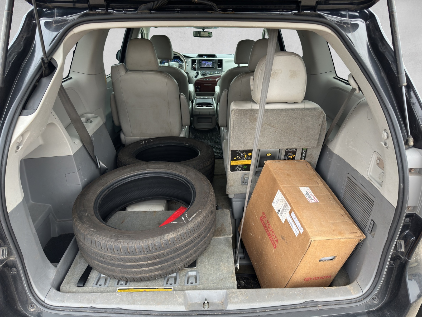TOYOTA Sienna 3.5 A 4WD-image-19