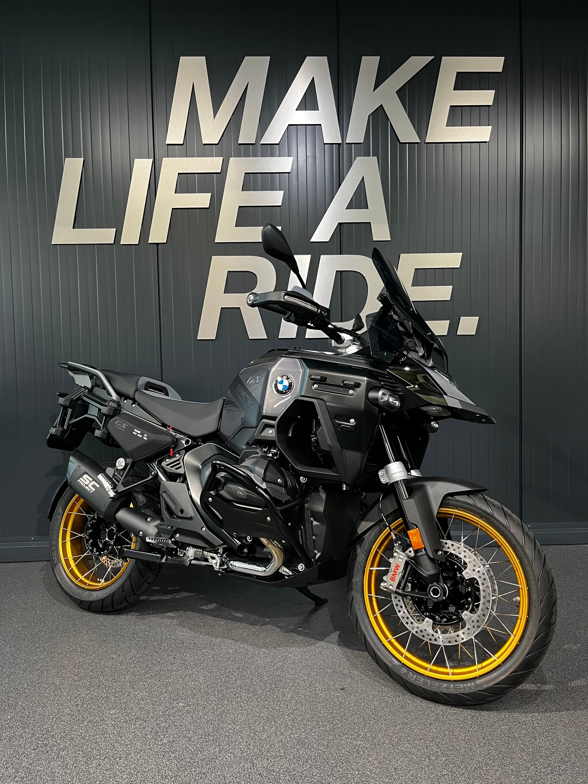 BMW R 1300 GS Adventure-image-1