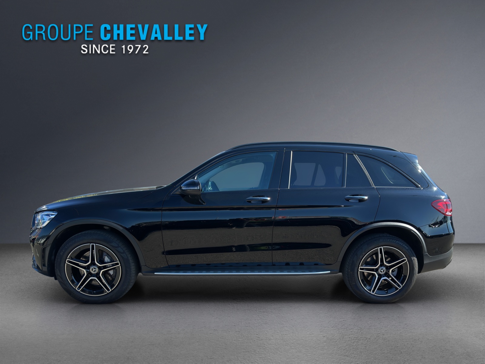 MERCEDES-BENZ GLC 300 e AMG Line 4Matic 9G-Tronic-showroom-element-2