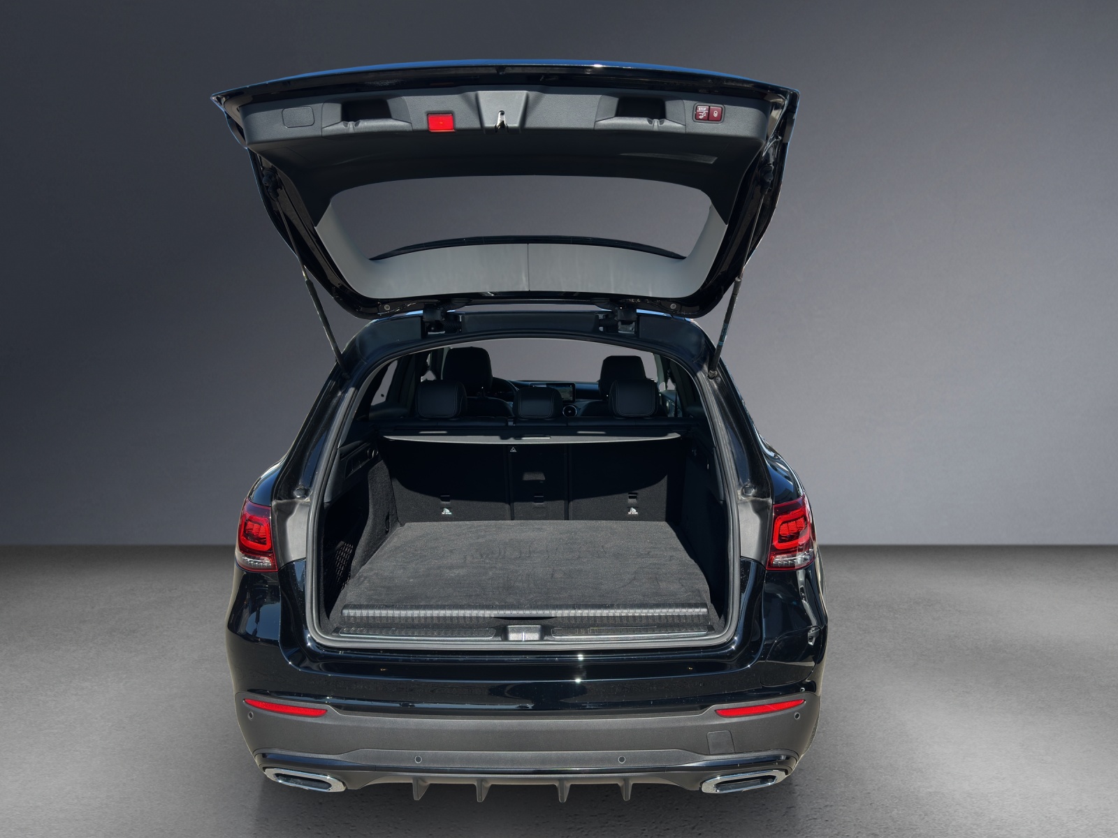 MERCEDES-BENZ GLC 300 e AMG Line 4Matic 9G-Tronic-image-5