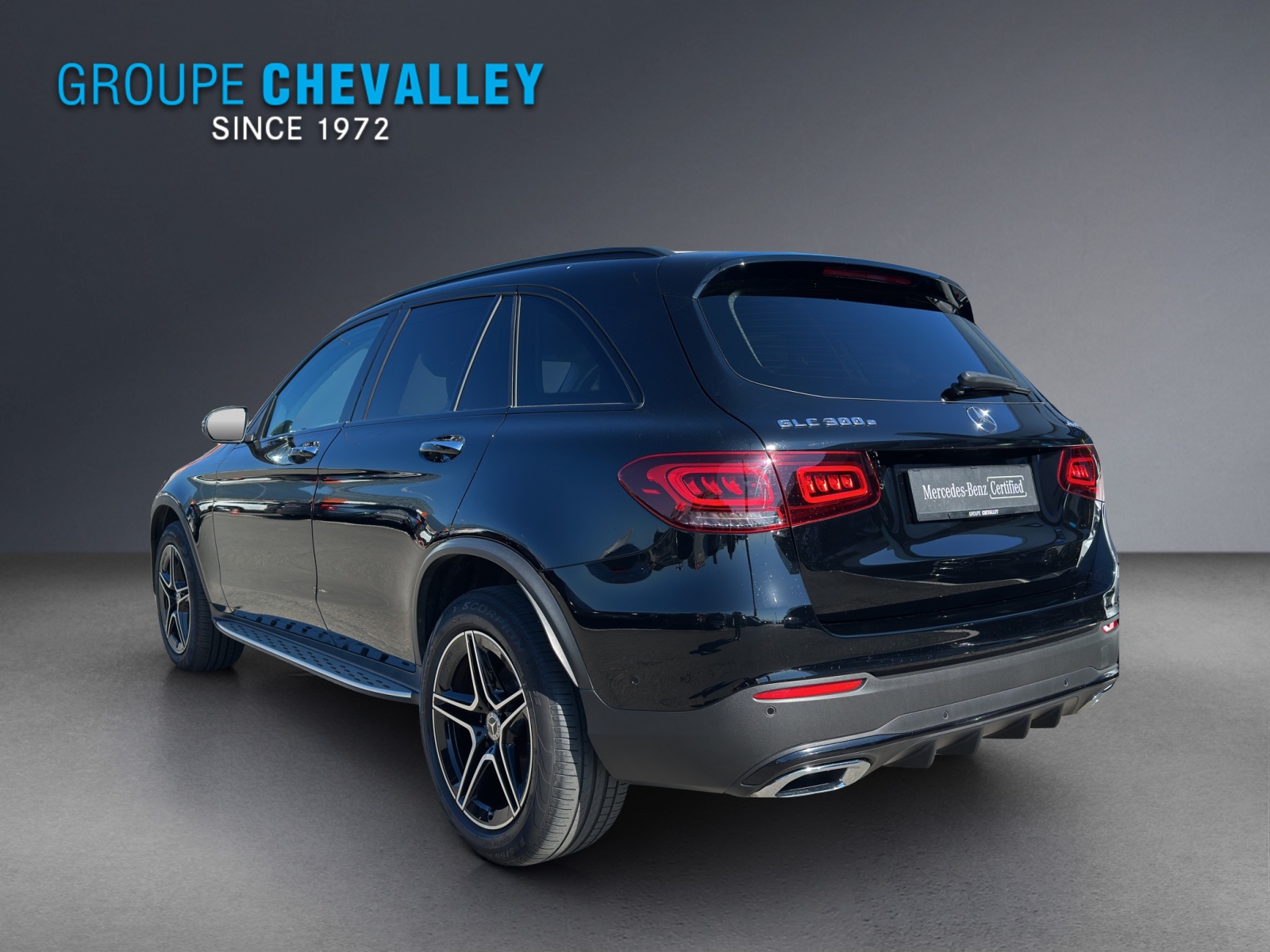 MERCEDES-BENZ GLC 300 e AMG Line 4Matic 9G-Tronic-showroom-element-3