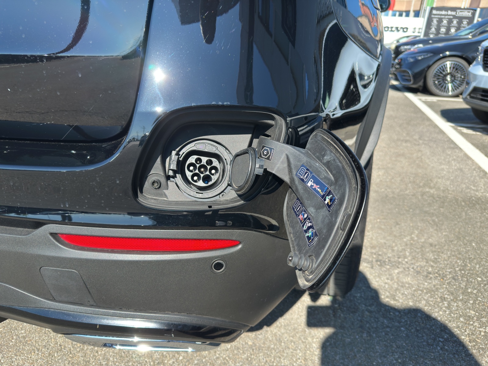MERCEDES-BENZ GLC 300 e AMG Line 4Matic 9G-Tronic-image-7
