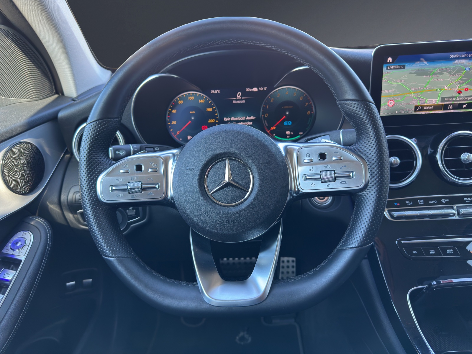 MERCEDES-BENZ GLC 300 e AMG Line 4Matic 9G-Tronic-image-14