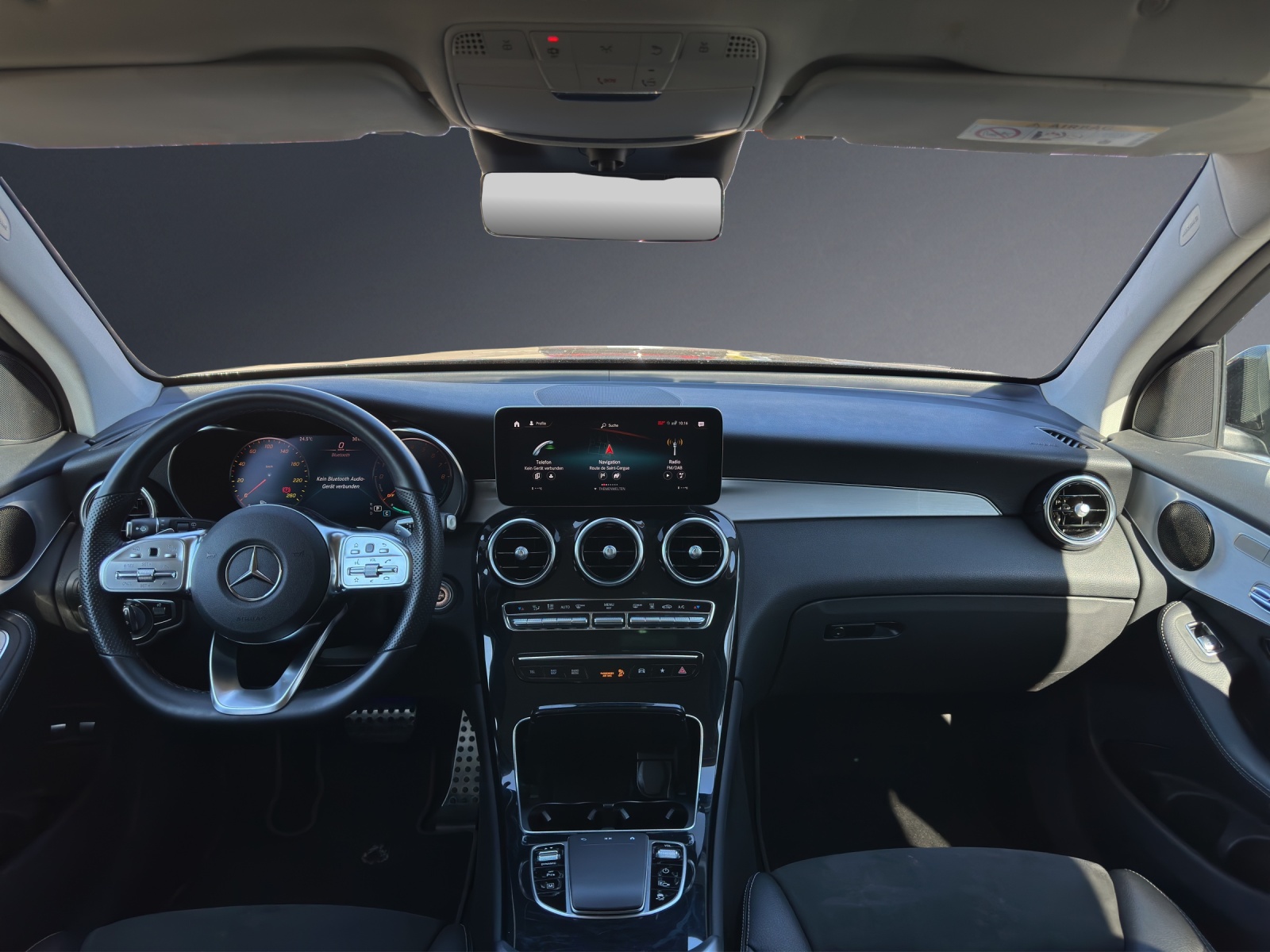 MERCEDES-BENZ GLC 300 e AMG Line 4Matic 9G-Tronic-image-12
